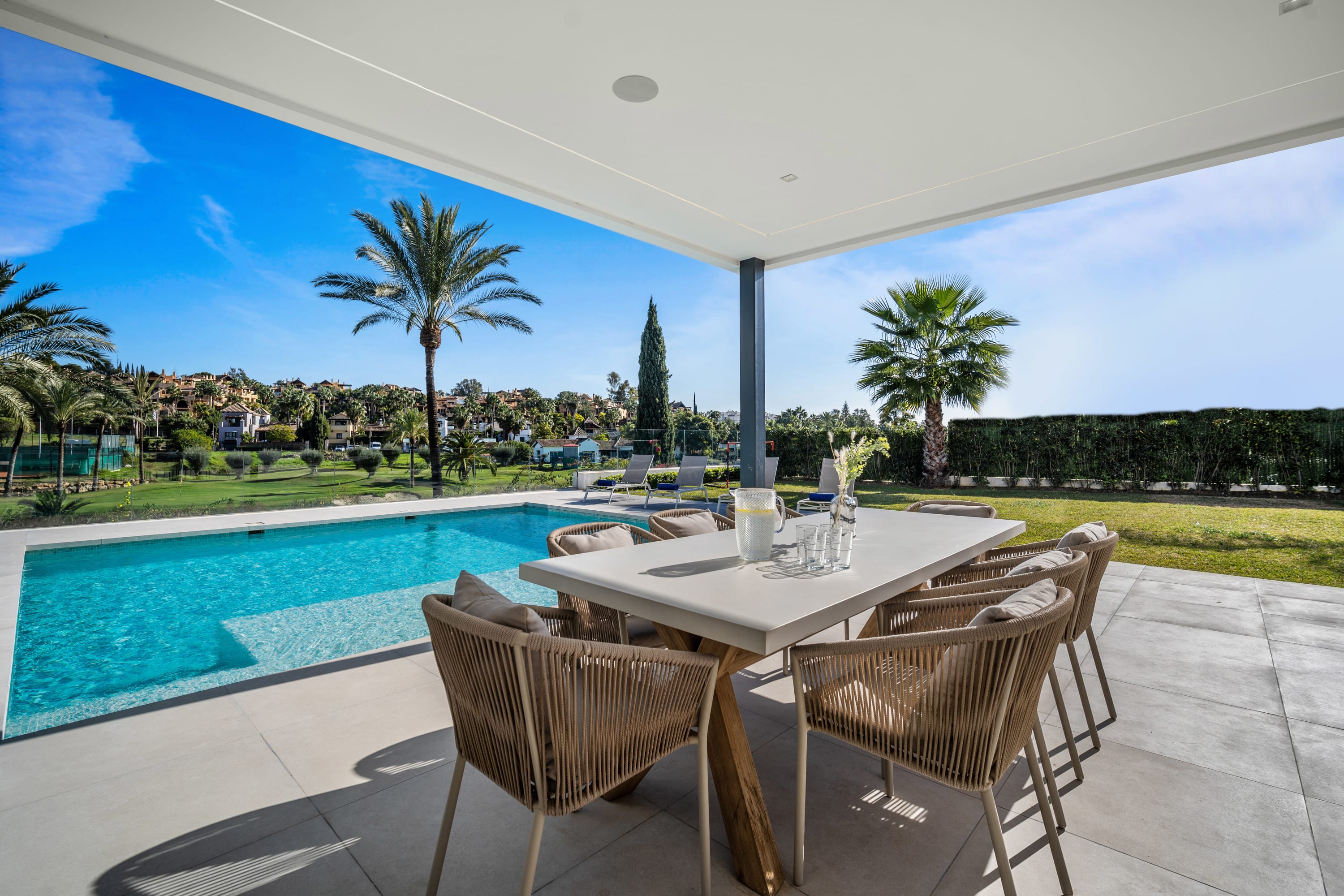 Villa Turquesa Guadalobón San Pedro de Alcántara: Luxury 5-Bedroom Villa with Private Pool and Hot Tub, San Pedro de Alcántara