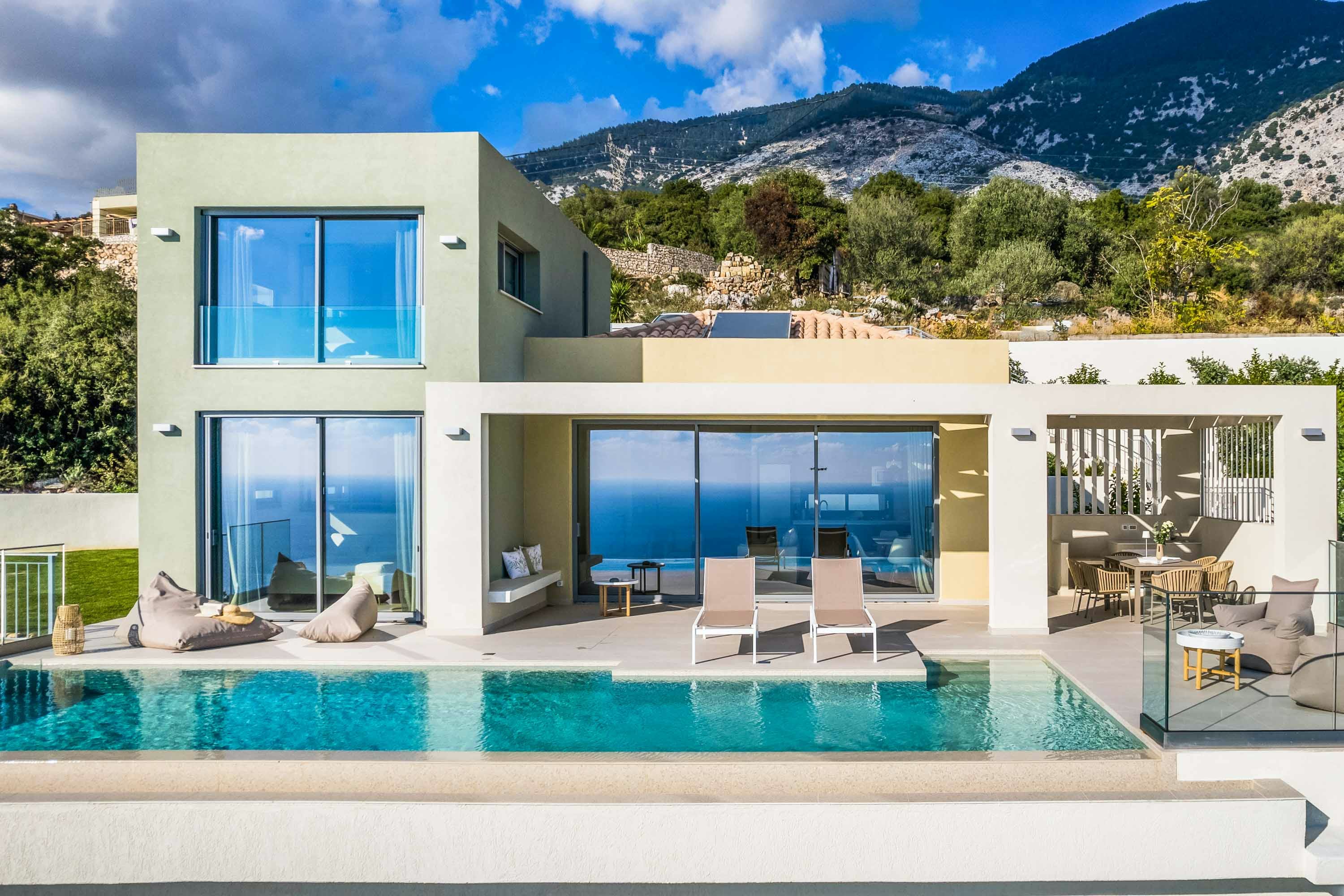 Villa Lefkos Kato Livathos: 2-Bedroom Villa with Infinity Pool and Sea Views, Kefallonia