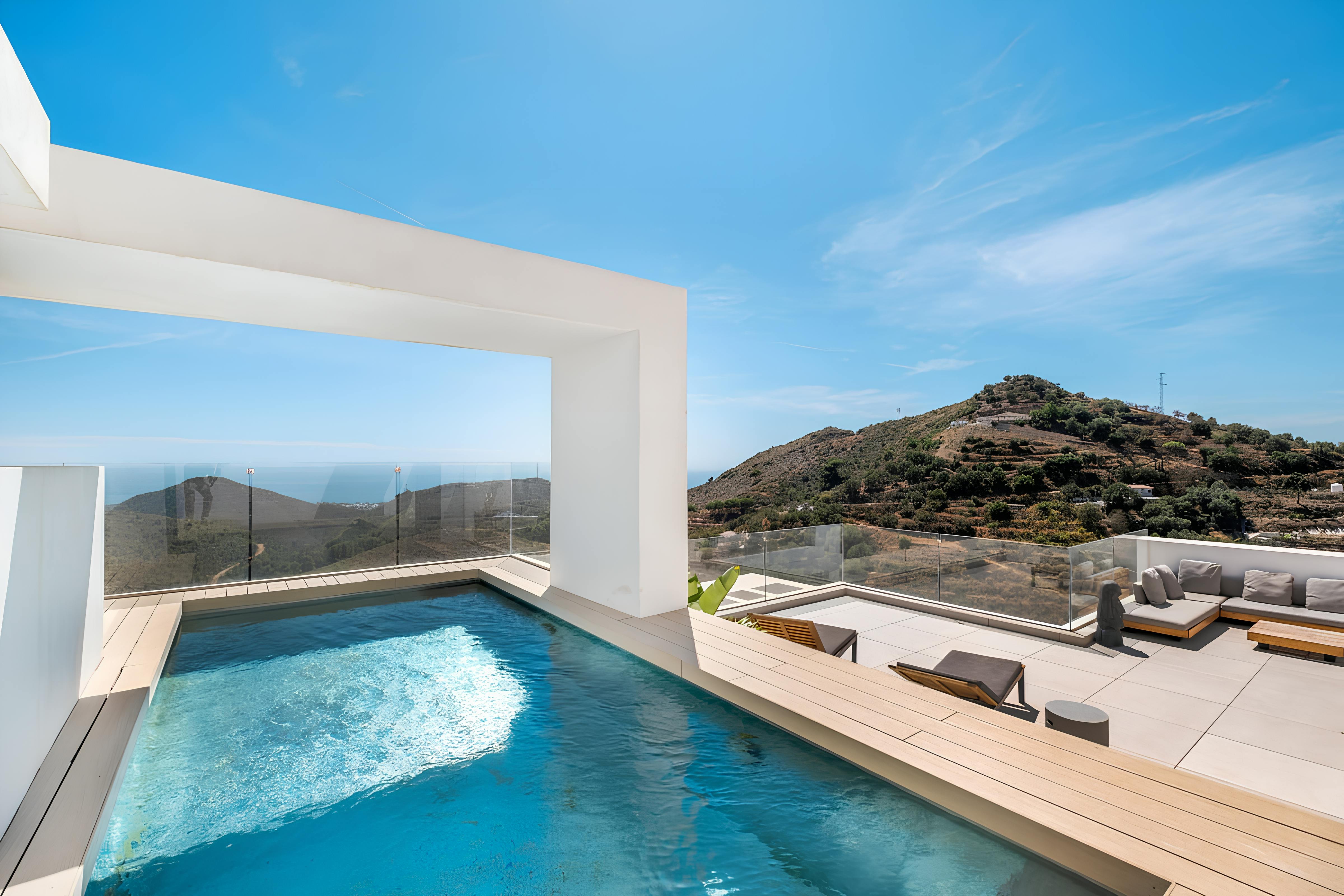 Villa Jaral Marbella: Stylish 3-Bedroom Apartment with Private Rooftop Pool, Marbella
