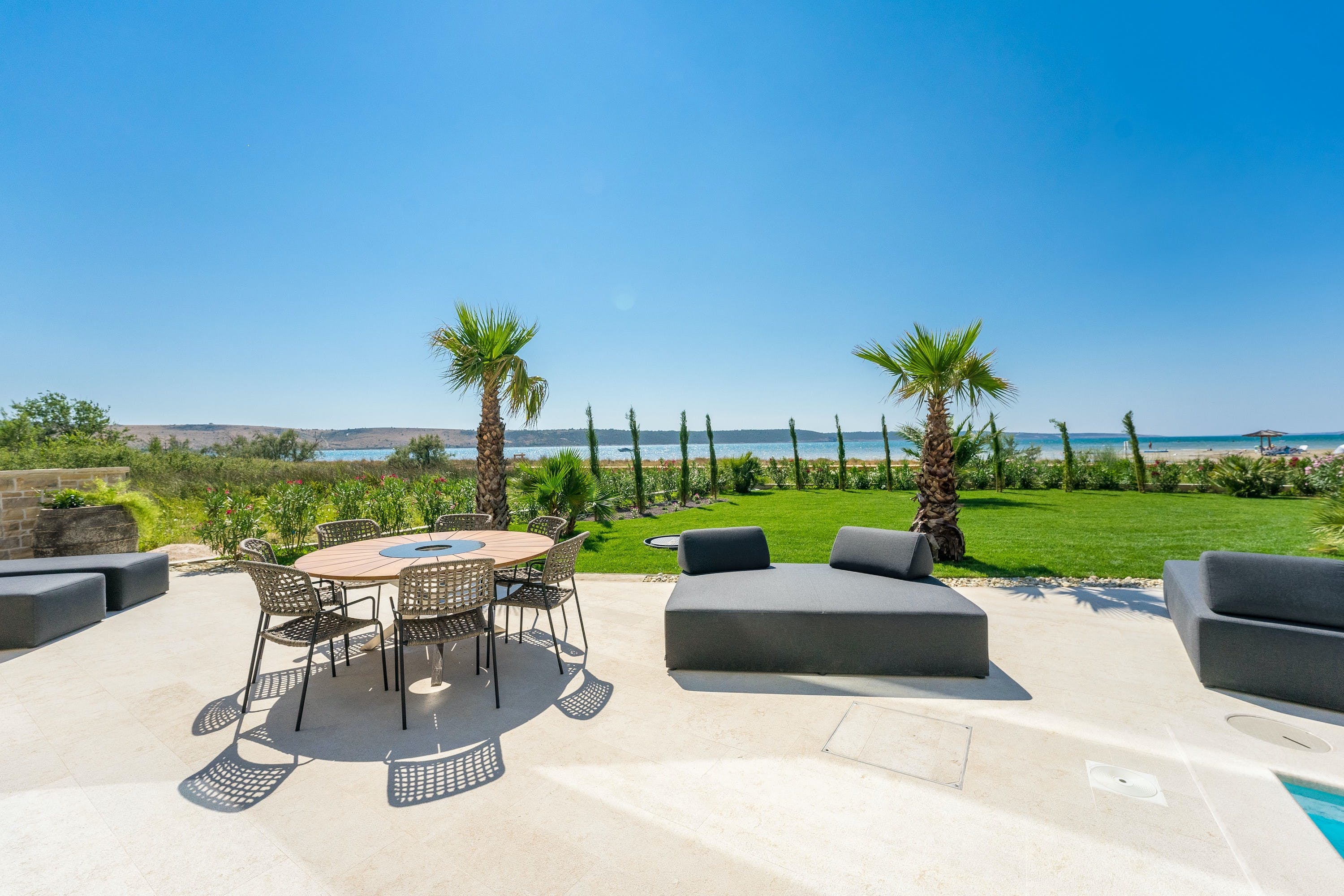 Villa Jugo Zadar: Luxury 3-Bedroom Villa with Pool and Sea Views, Zadar