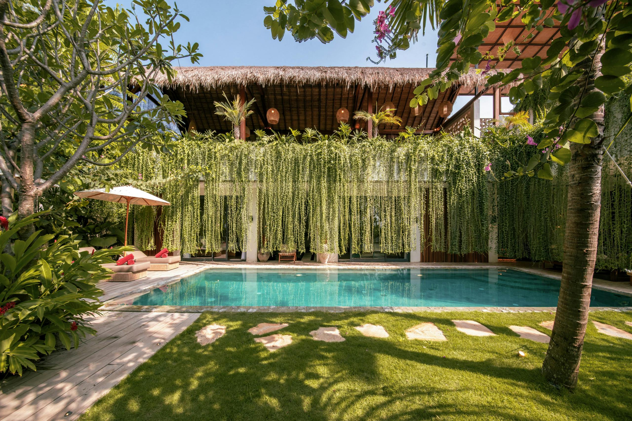Villa Jukung Berawa: Luxury 4-Bedroom Villa with Private Pool and Sea Views, Bali