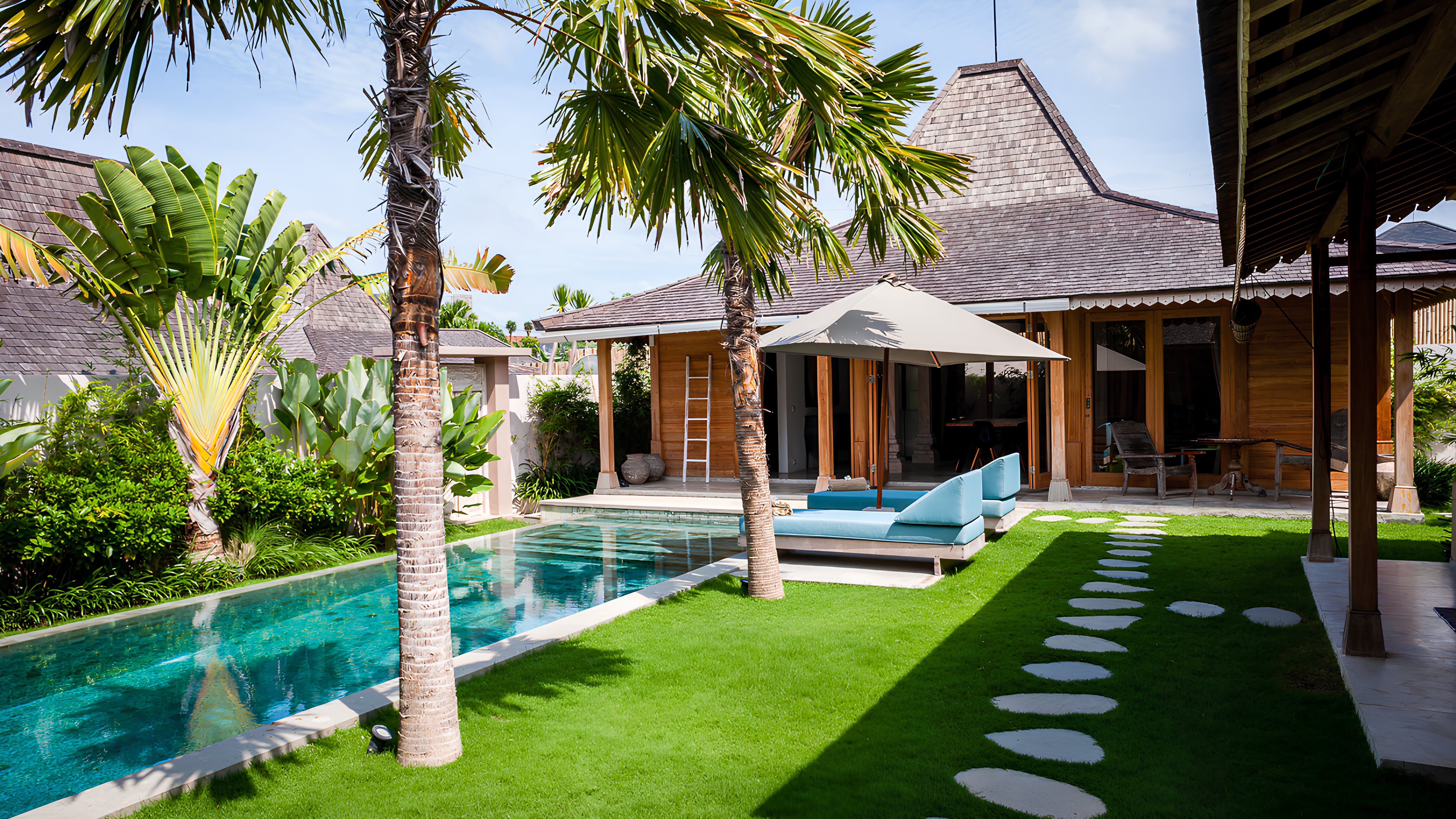 Villa Jukung Seminyak Bali 3: Luxury 3-Bedroom Apartment with Seaview and Pool, Bali