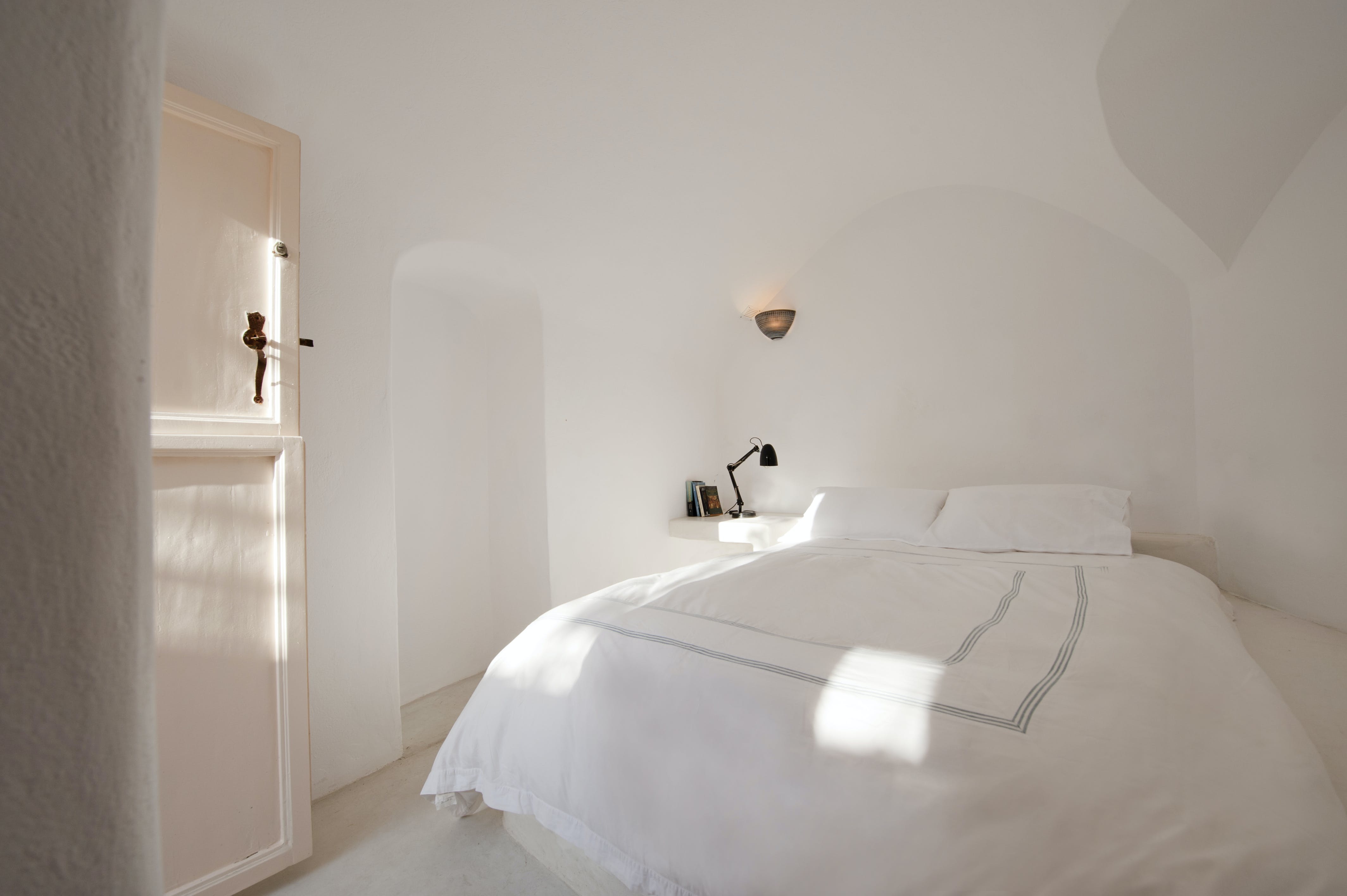 Villa Kallistē Megalochori: Charming 2-Bedroom Apartment with Hot Tub and Sea Views, Santorini