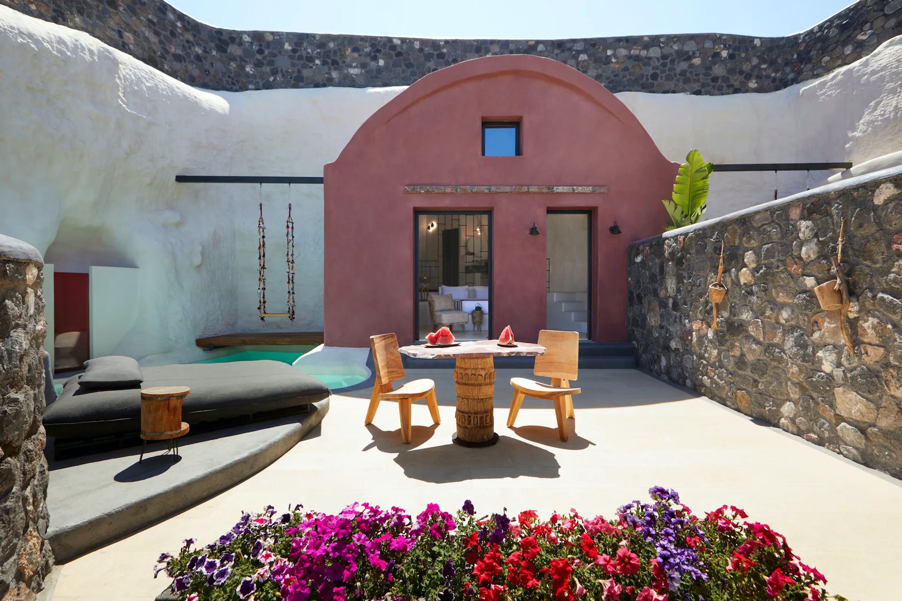 Villa Kamarotos Santorini: Stylish 1-Bedroom Apartment with Hot Tub and Sea Views, Santorini