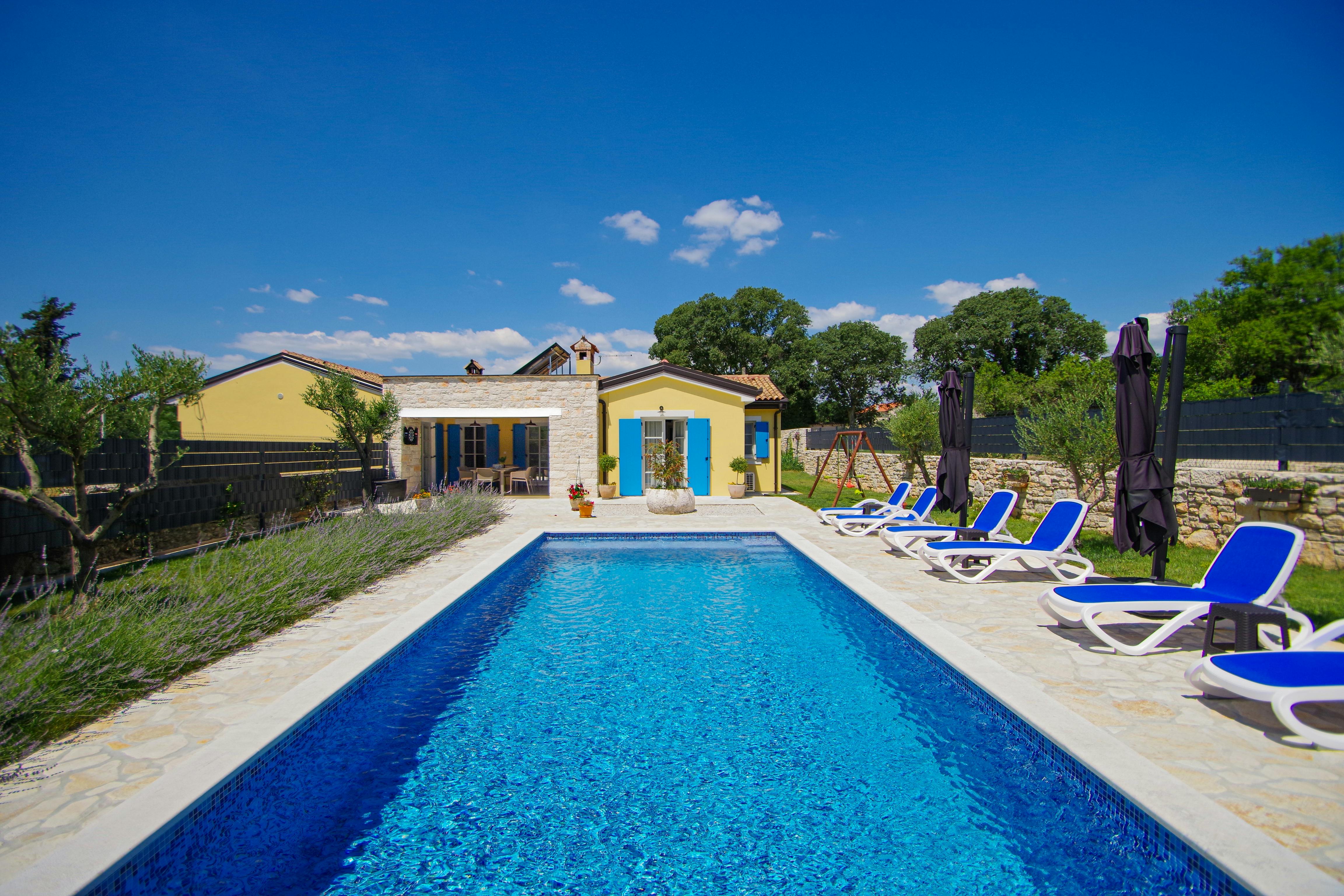 Kuća Kyanos Brtonigla Istria: Luxury 3-Bedroom Villa with Private Pool and Sea Views, Istria
