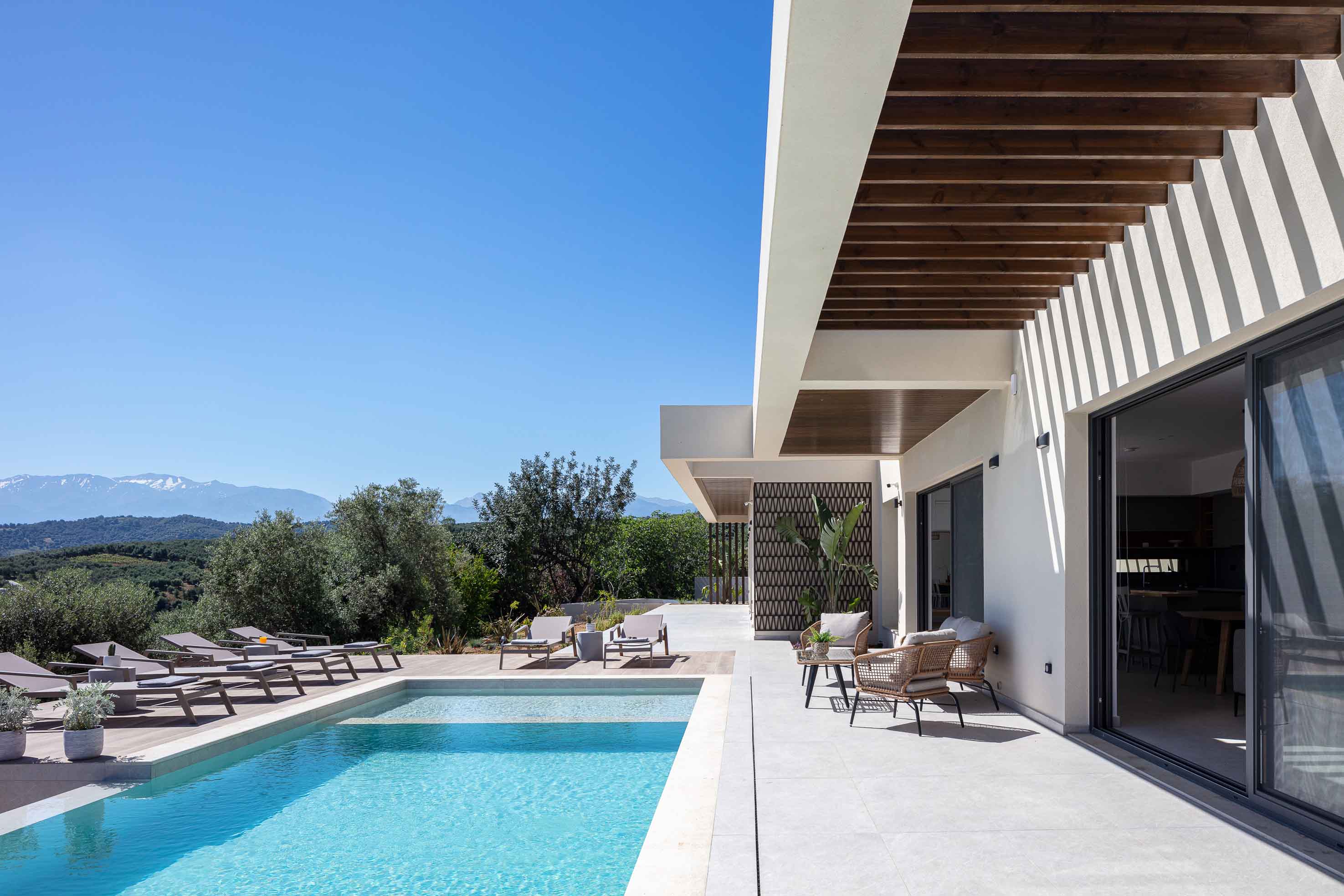 Villa Karteros Chania: Luxury 3-Bedroom Apartment with Sea View and Pool, Chania Region