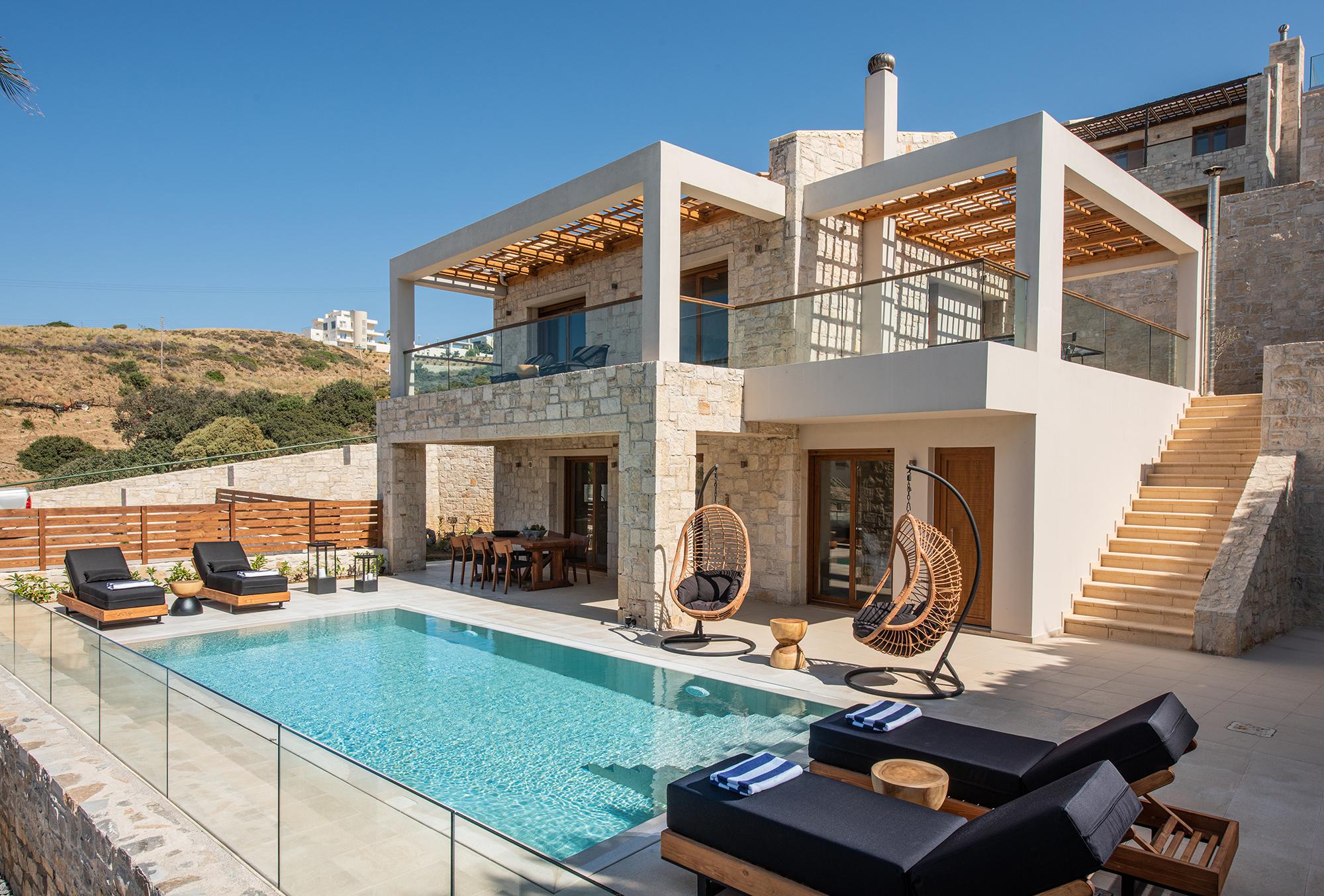 Villa Kyanos Gazi Heraklion Town: Spacious 3-Bedroom Apartment Rental with Sea Views and Pool, Heraklion