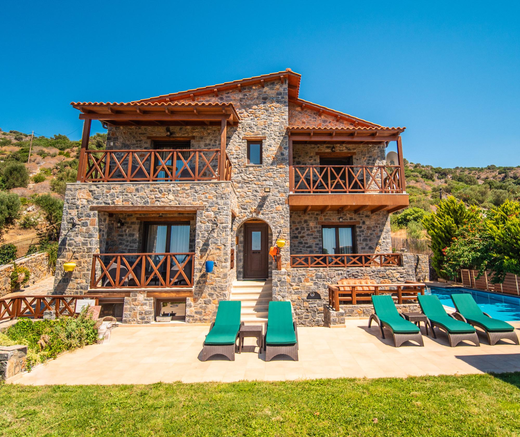 Villa Karteros Plaka: Spacious 5-Bedroom Luxury Villa Rental with Private Pool and Sea Views, Plaka Crete