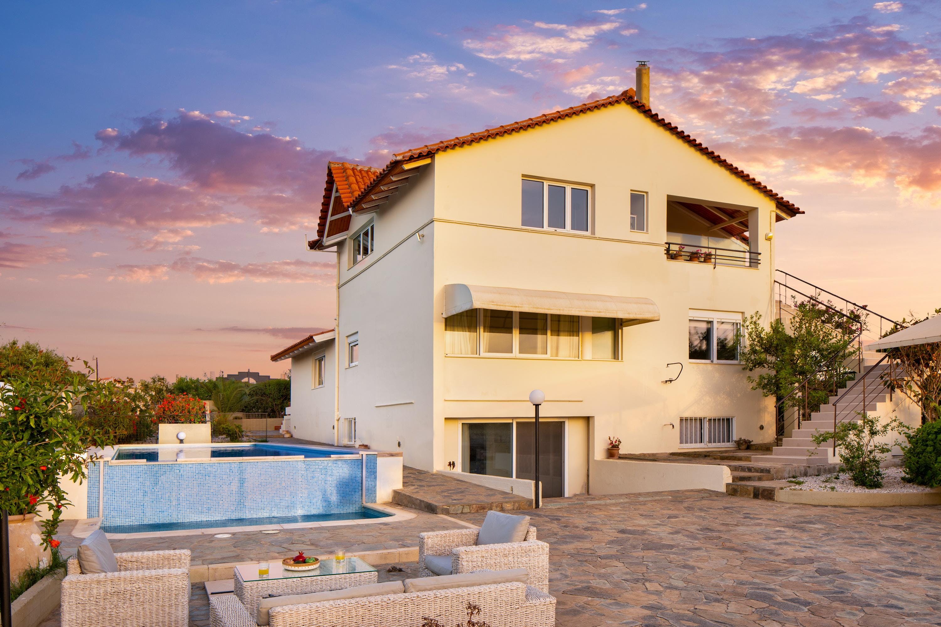 Villa Karydi Chorafakia: Spacious 4-Bedroom Apartment Rental with Pool and Sea Views, Chorafakia Crete