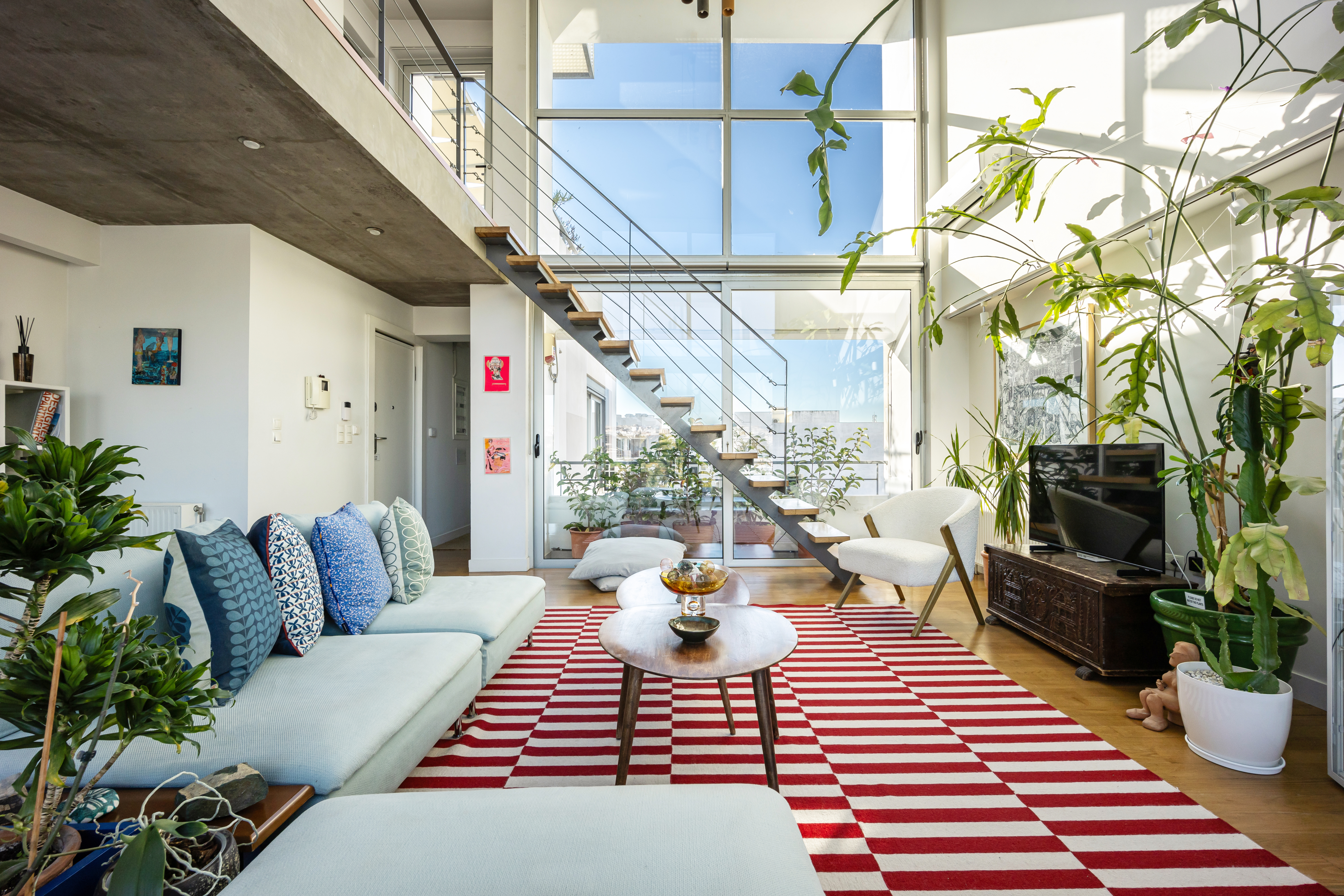 Villa Karydion Athens: Spacious 3-Bedroom Apartment Rental with Air Conditioning, Athens