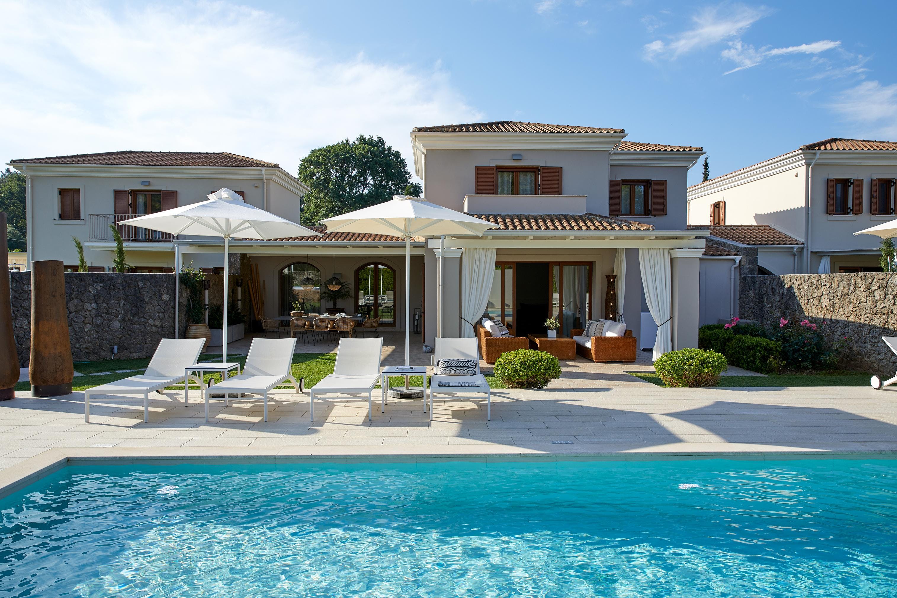 Villa Karydion Barbati: Luxury 4-Bedroom Apartment with Private Pool and Sea Views, Barbati