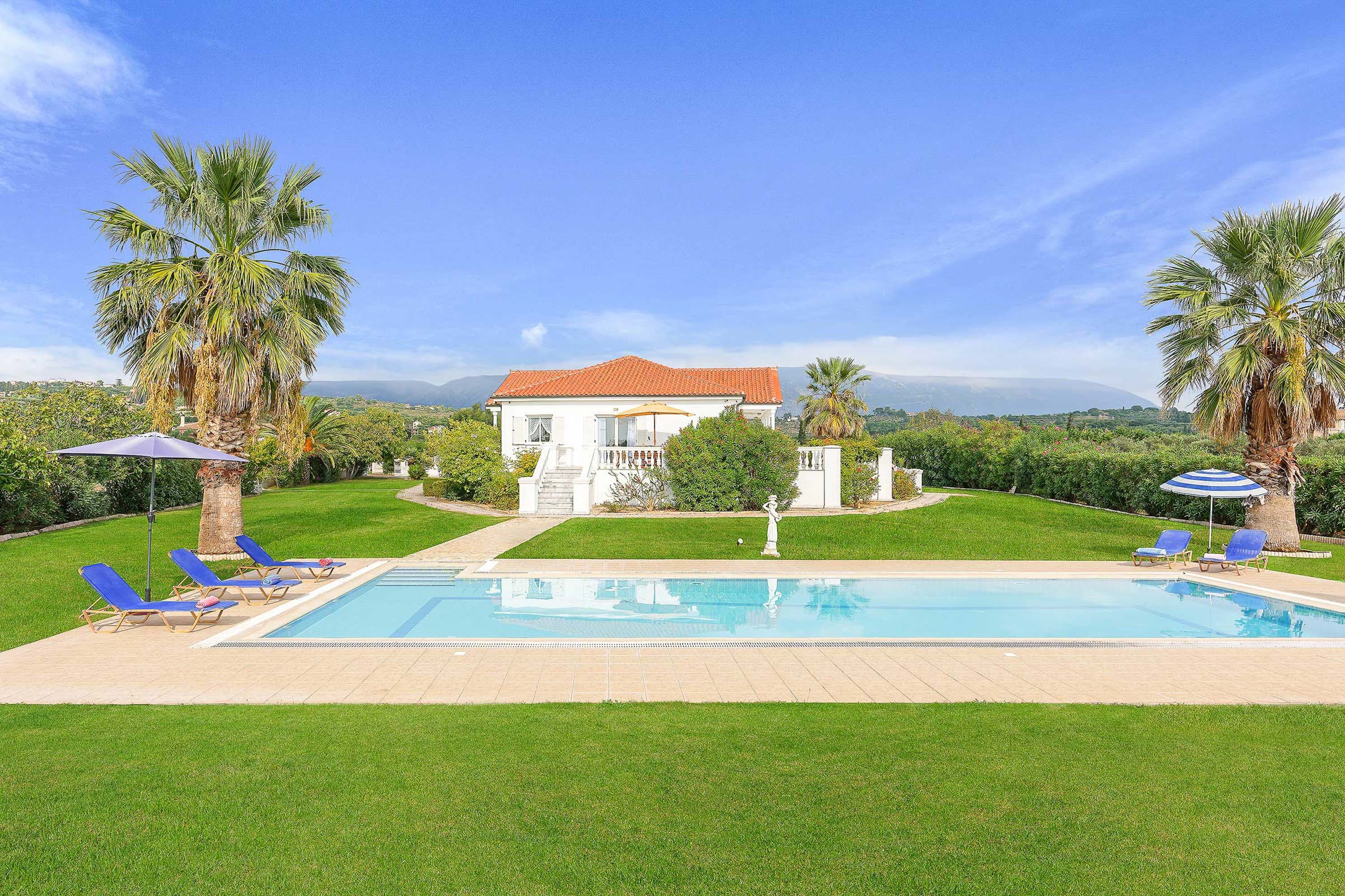 Villa Kato Livathos: Spacious 3-Bedroom Apartment Rental with Pool and Sea Views, Livathos