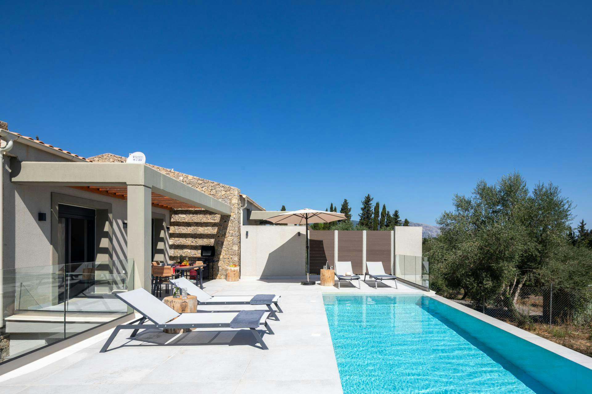 Villa Kyanos Kanoni Corfu: Charming 2-Bedroom House with Sea Views, Corfu