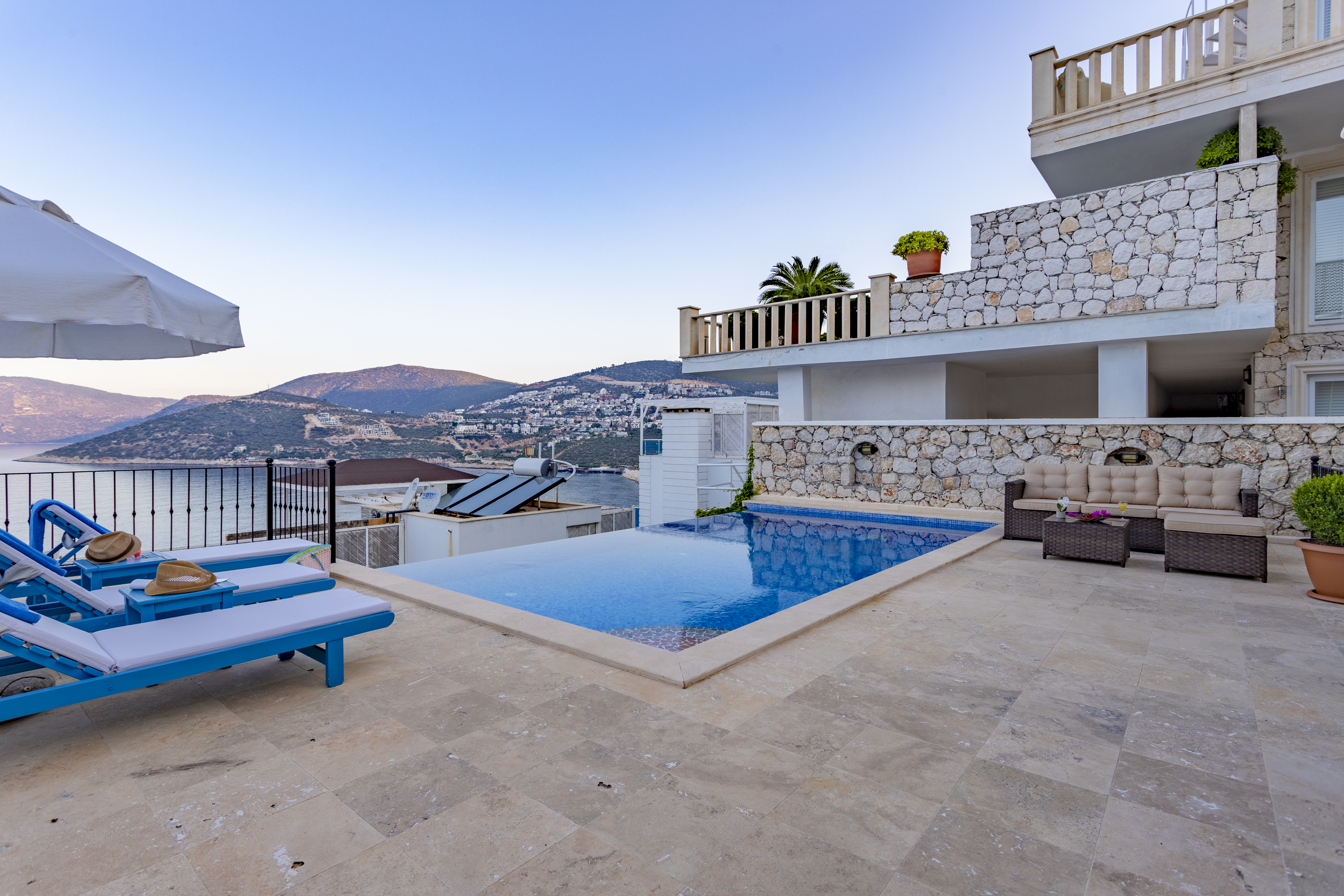Villa Kiriş Antalya: Luxury 3-Bedroom Villa with Infinity Pool and Sea Views, Antalya