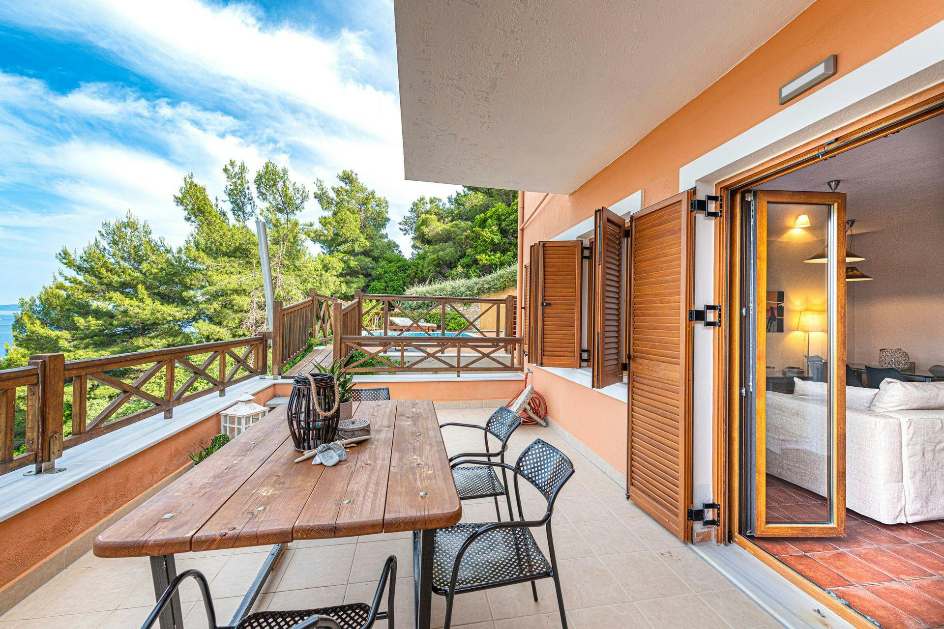 Villa Zephyros Troulos Skiathos: Spacious 3-Bedroom Apartment with Seaview and Air-Con in Skiathos