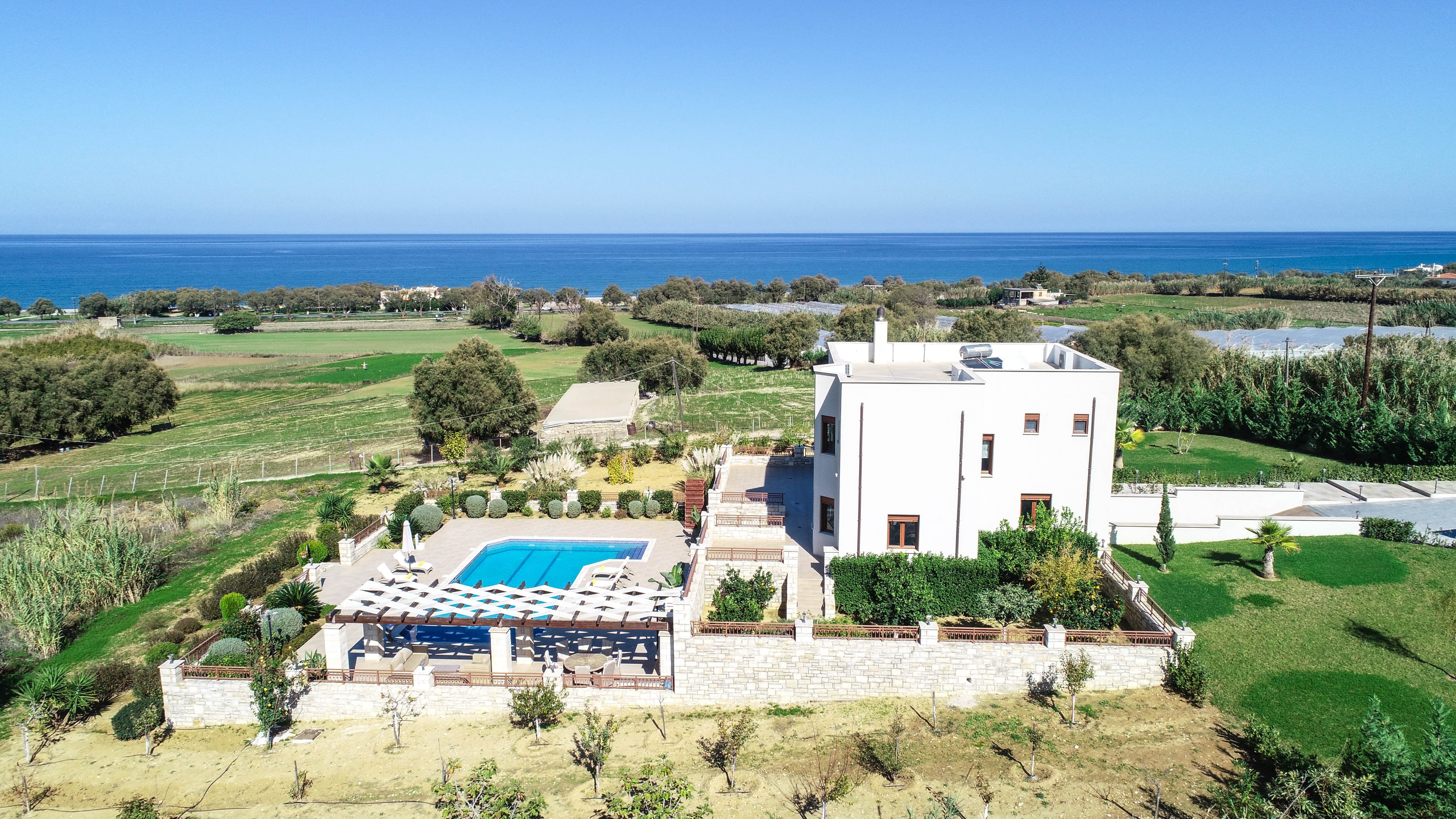 Villa Kouloura Heraklion: Luxury 4-Bedroom Apartment with Private Pool and Sea Views, Heraklion