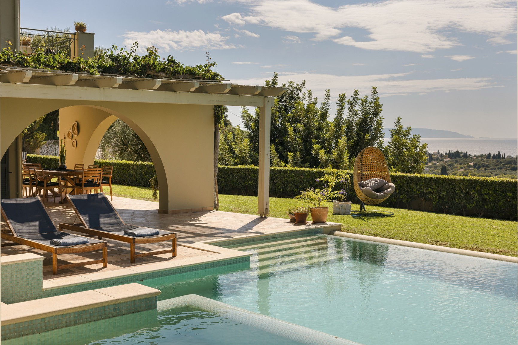 Villa Kounopetra Argostoli: Stylish 3-Bedroom Apartment with Private Pool and Sea Views, Kefallonia