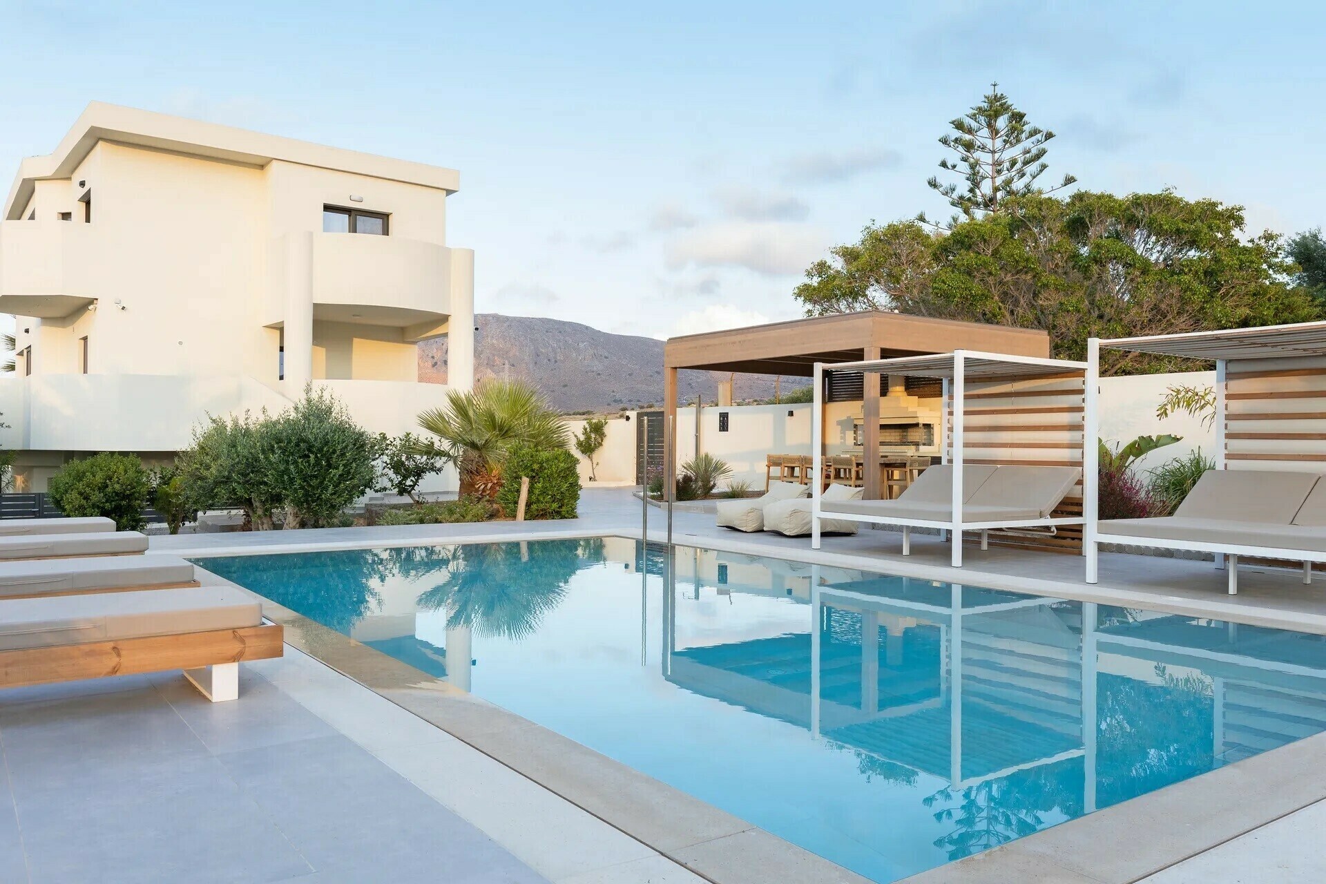 Villa Kourna Heraklion: Luxury 3-Bedroom Villa with Private Pool and Sea Views, Heraklion