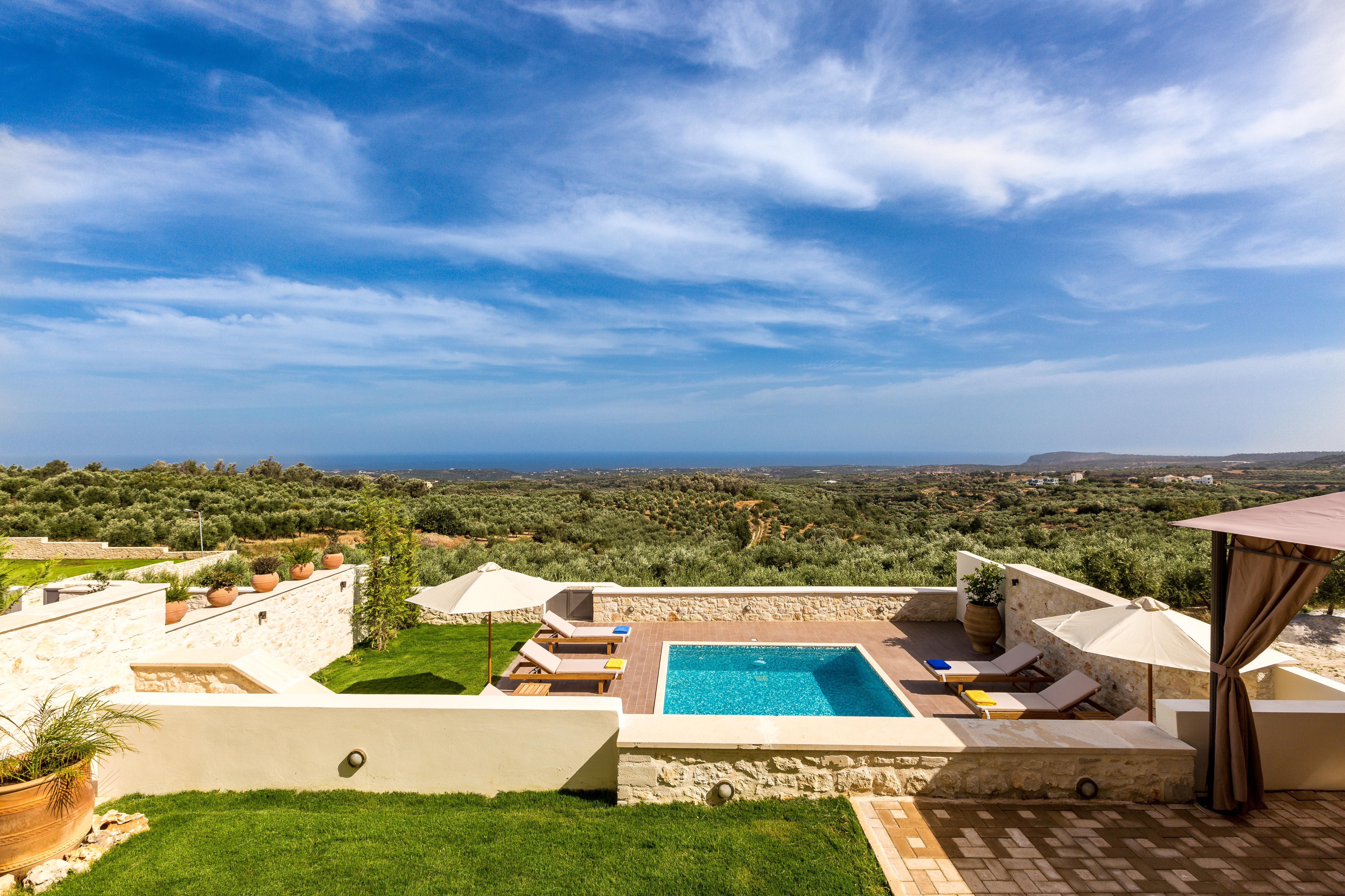 Villa Kourna Rethymno: Luxury 3-Bedroom Apartment with Sea Views and Pool, Rethymno Crete