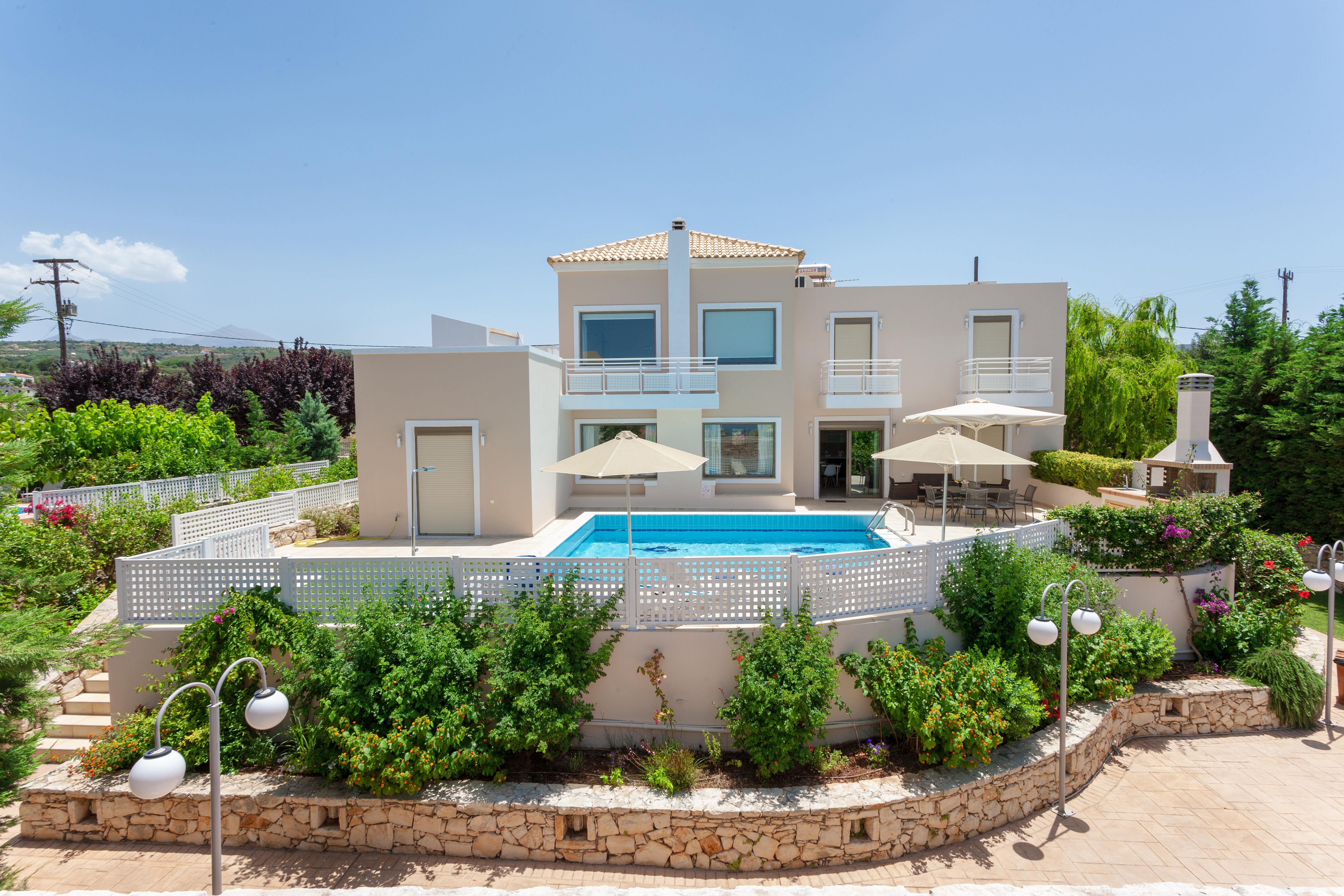 Villa Kournas Rethymno: Spacious 4-Bedroom Apartment with Private Pool and Sea Views, Rethymno