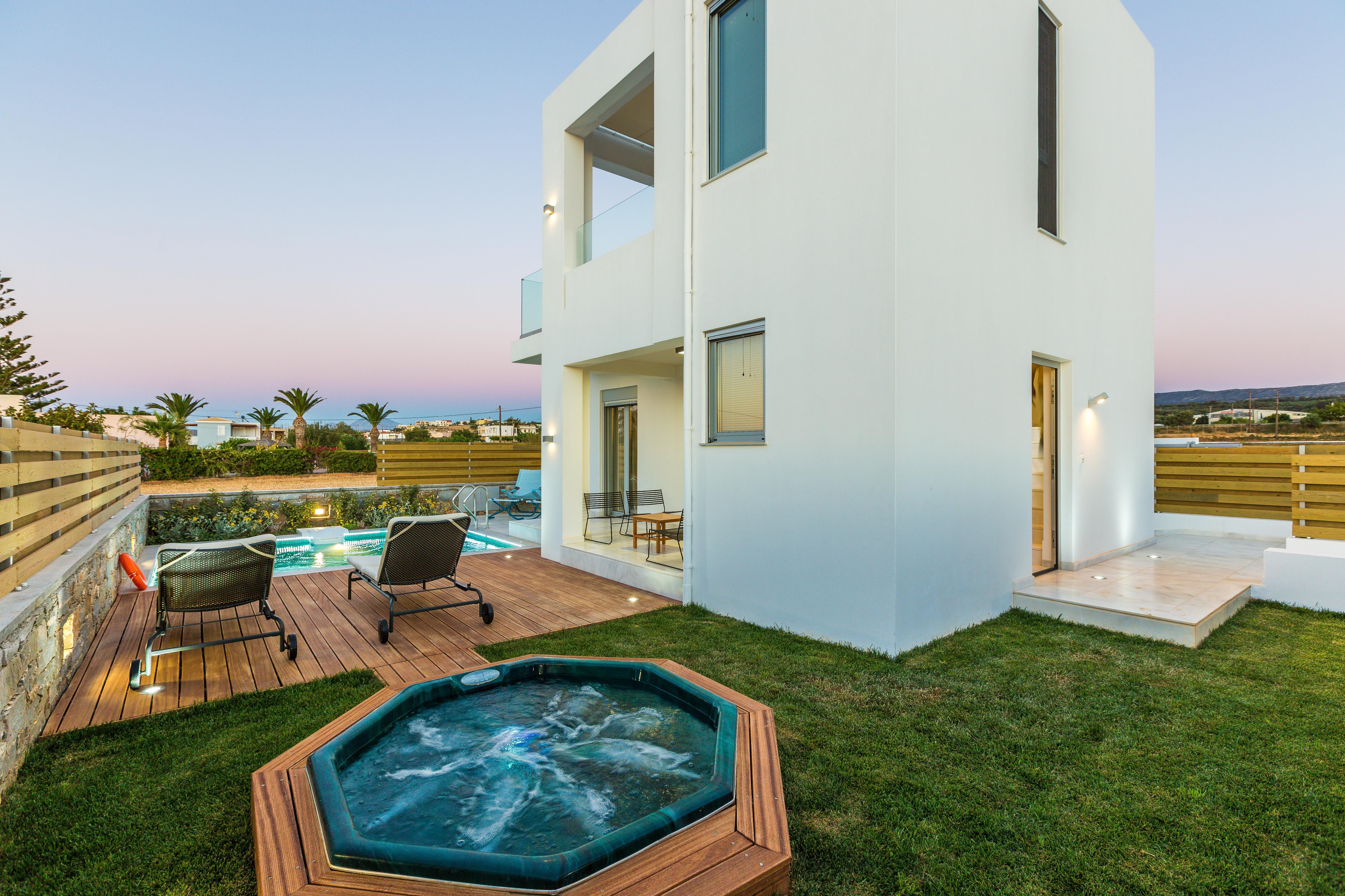 Villa Lefkos Bali Rethymno: Luxury 2-Bedroom Apartment with Hot Tub and Seaview, Rethymno, Crete