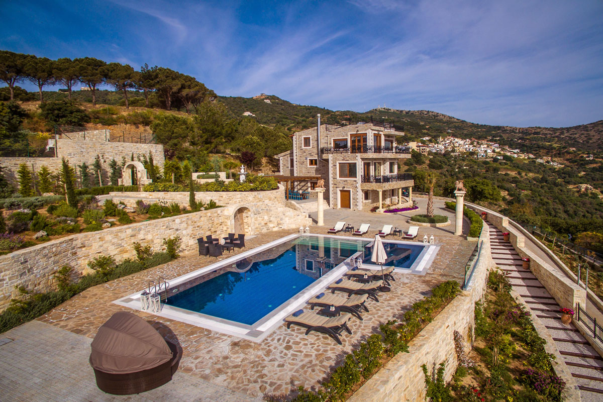 Villa Zephyros Arolikies Heraklion Town: Luxury 5-Bedroom Apartment with Infinity Pool and Sea Views, Heraklion