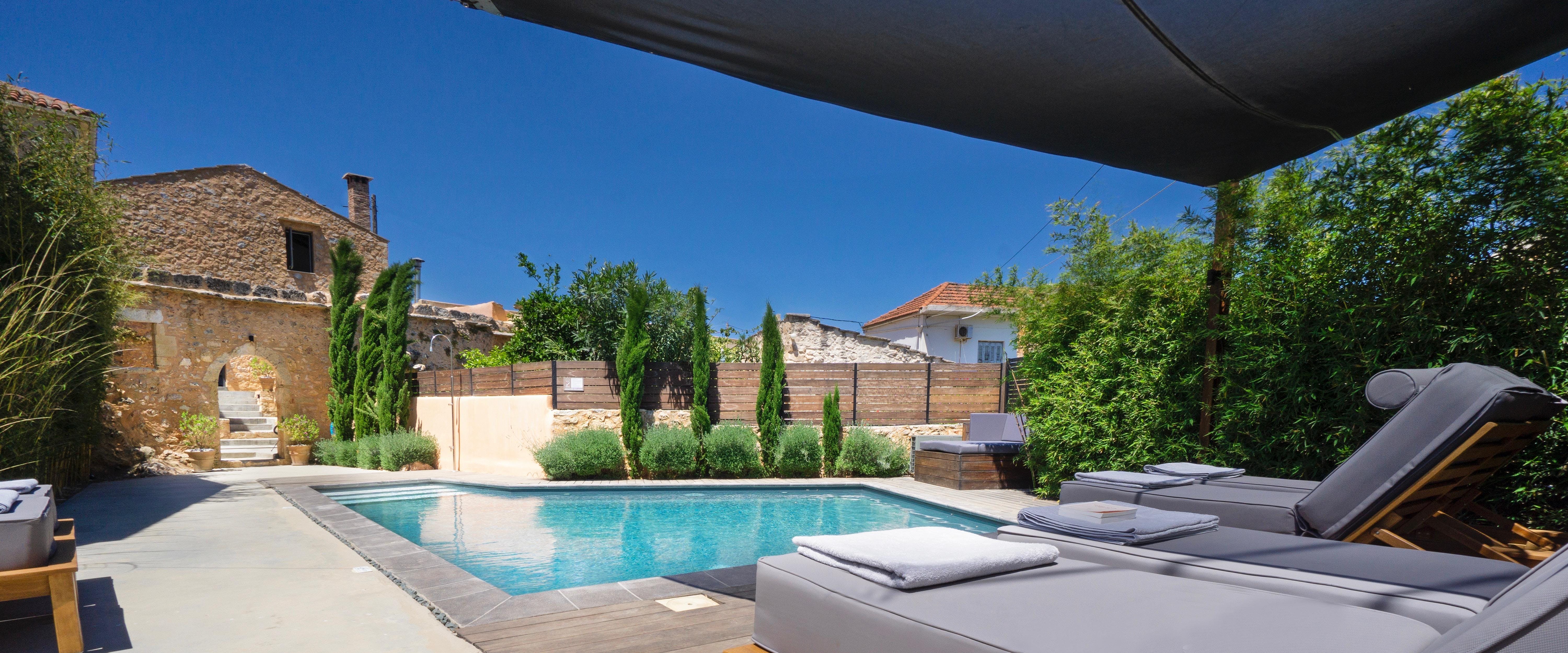 Villa Krya Kokkino Chorio: Spacious 3-Bedroom Apartment with Heated Pool and Sea Views, Kokkino Chorio