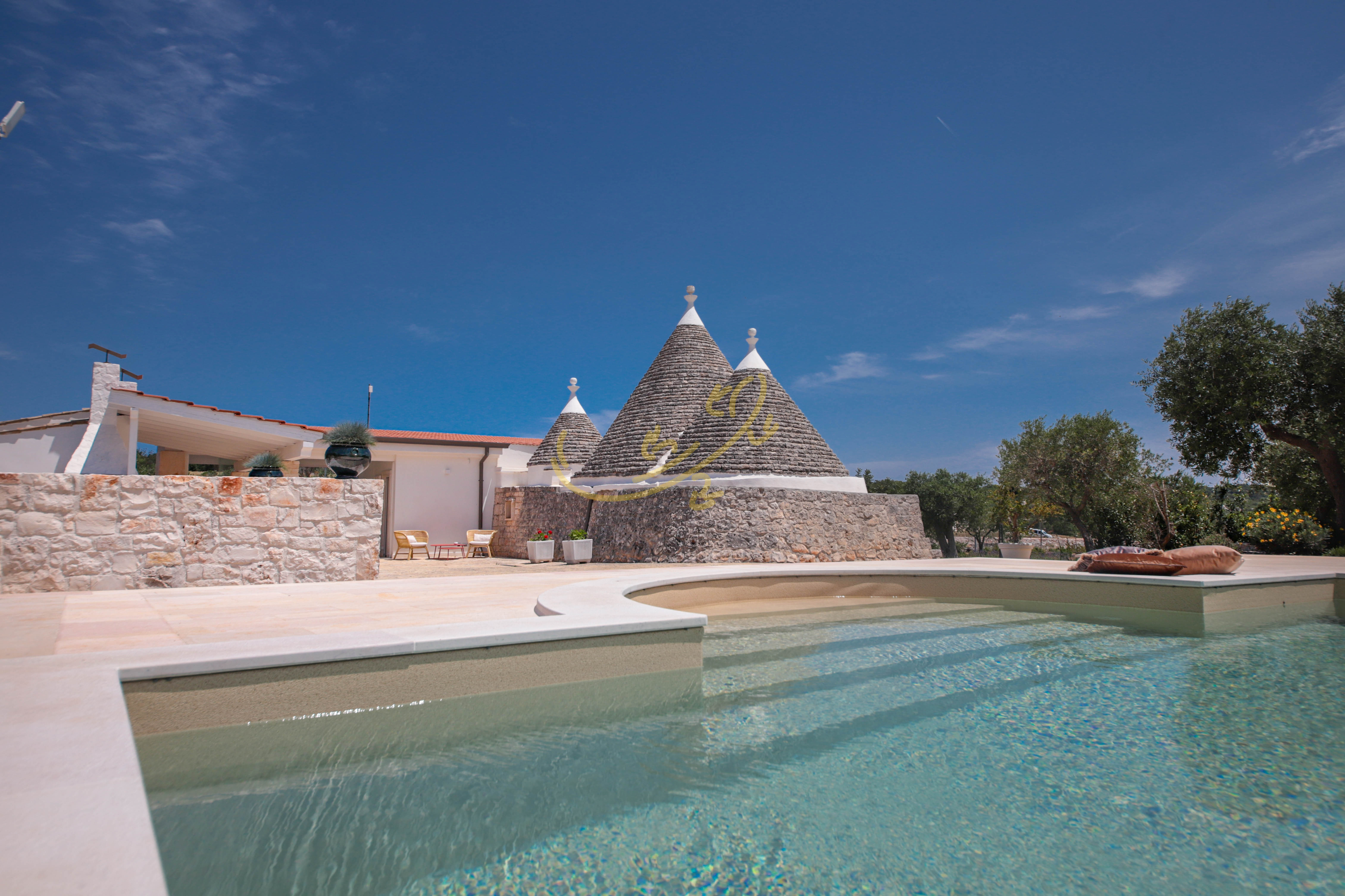 Villa Lamione Castellana: Luxury 2-Bedroom Villa with Pool and Hot Tub, Apulia