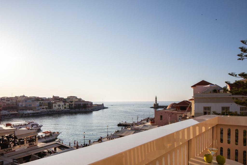 Villa Lefka Chania: Luxury 3-Bedroom Villa with Sea Views, Chania