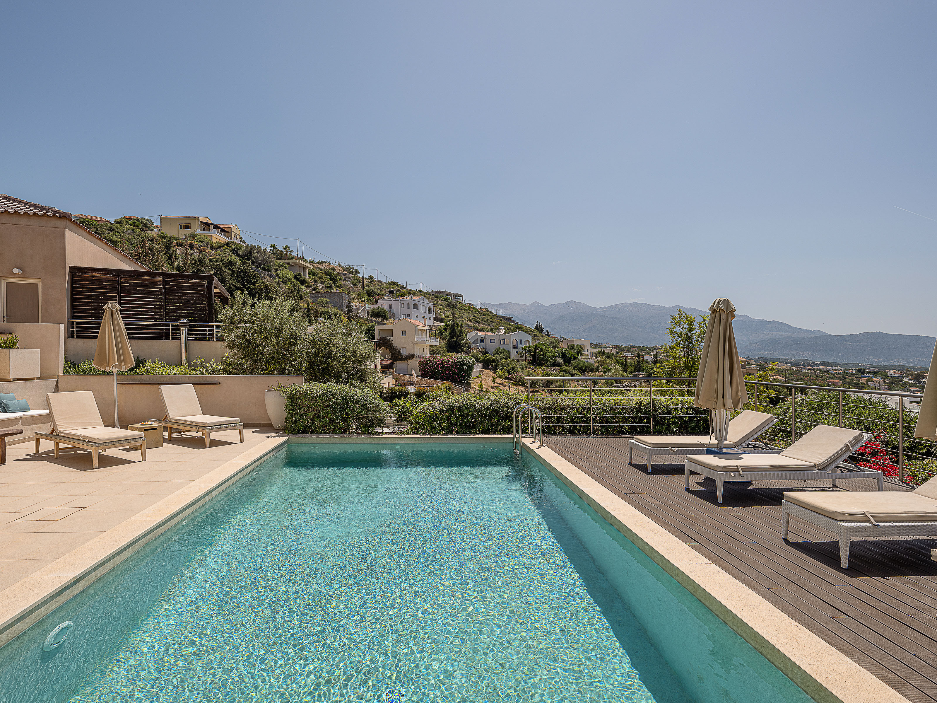 Villa Levanta Kokkino Kokkino Chorio: Luxury 3-Bedroom Apartment with Seaview and Pool, Kokkino Chorio