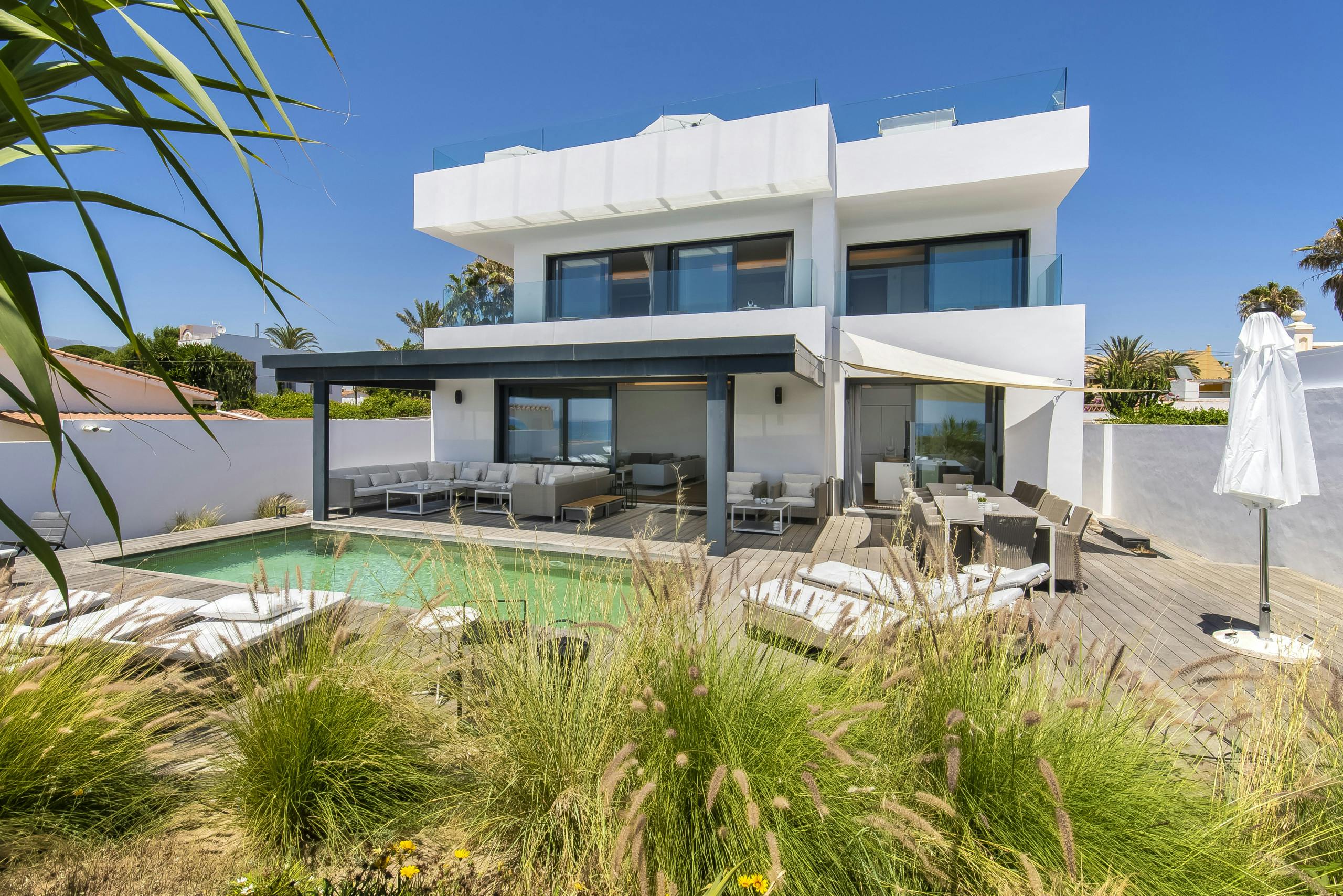 Villa Esmeralda Elvira Marbella: Luxury 6-Bedroom Villa with Sea Views and Pool, Marbella