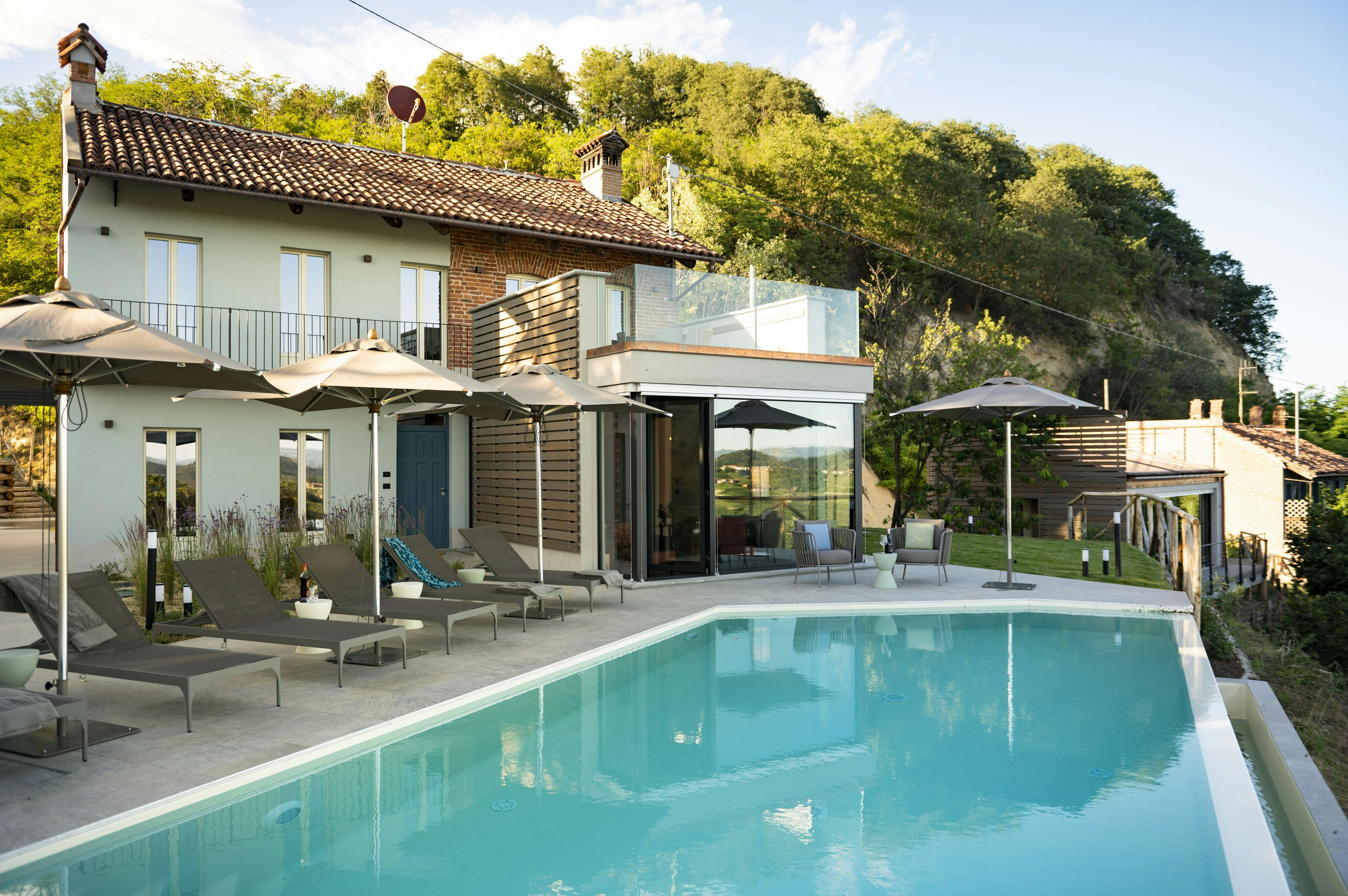 Villa Maira Cuneo: Luxurious 3-Bedroom Villa with Infinity Pool and Sauna, Cuneo