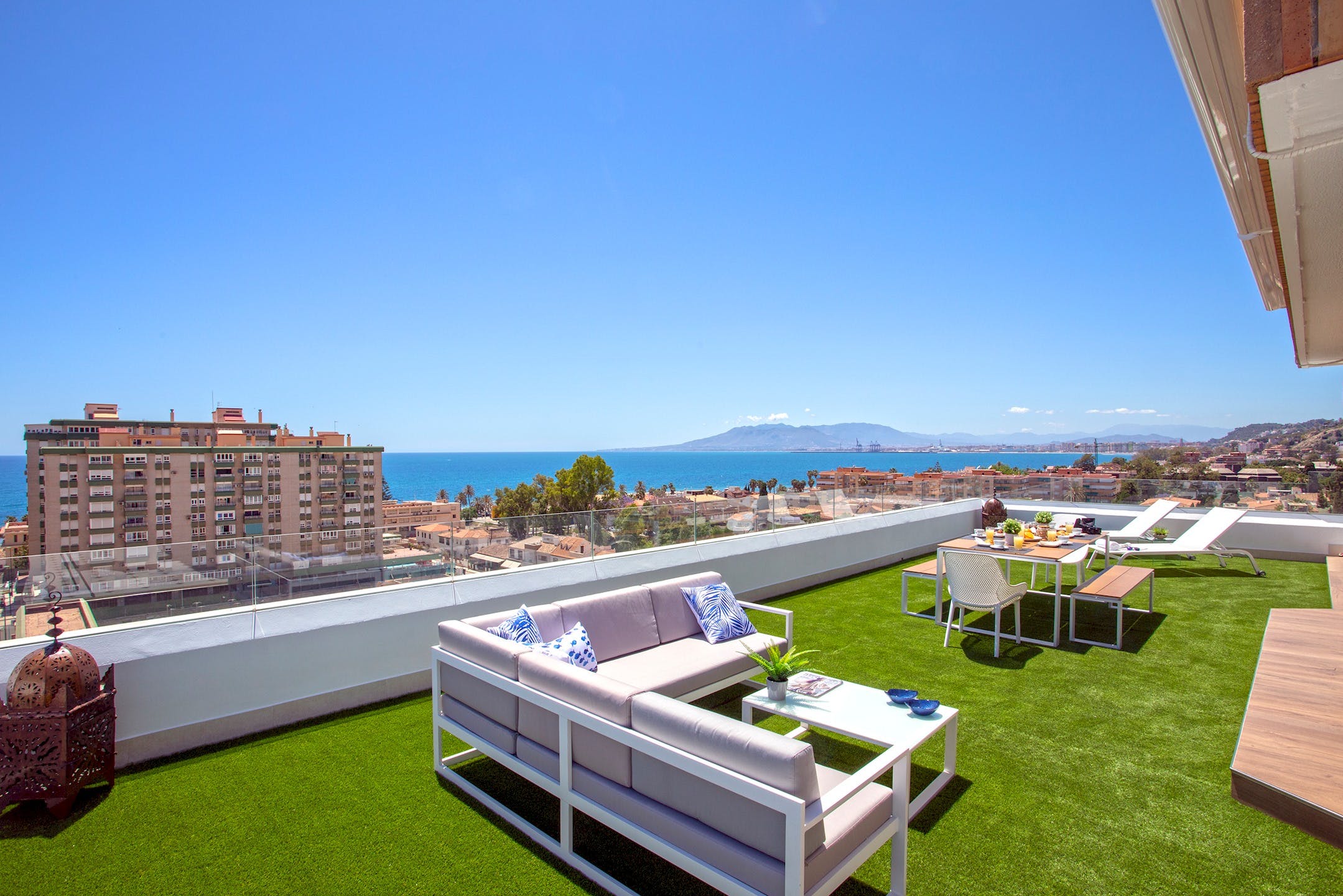 Villa Malagueta Mirador: Elegant 3-Bedroom Penthouse with Sea Views and Air Conditioning, Malaga