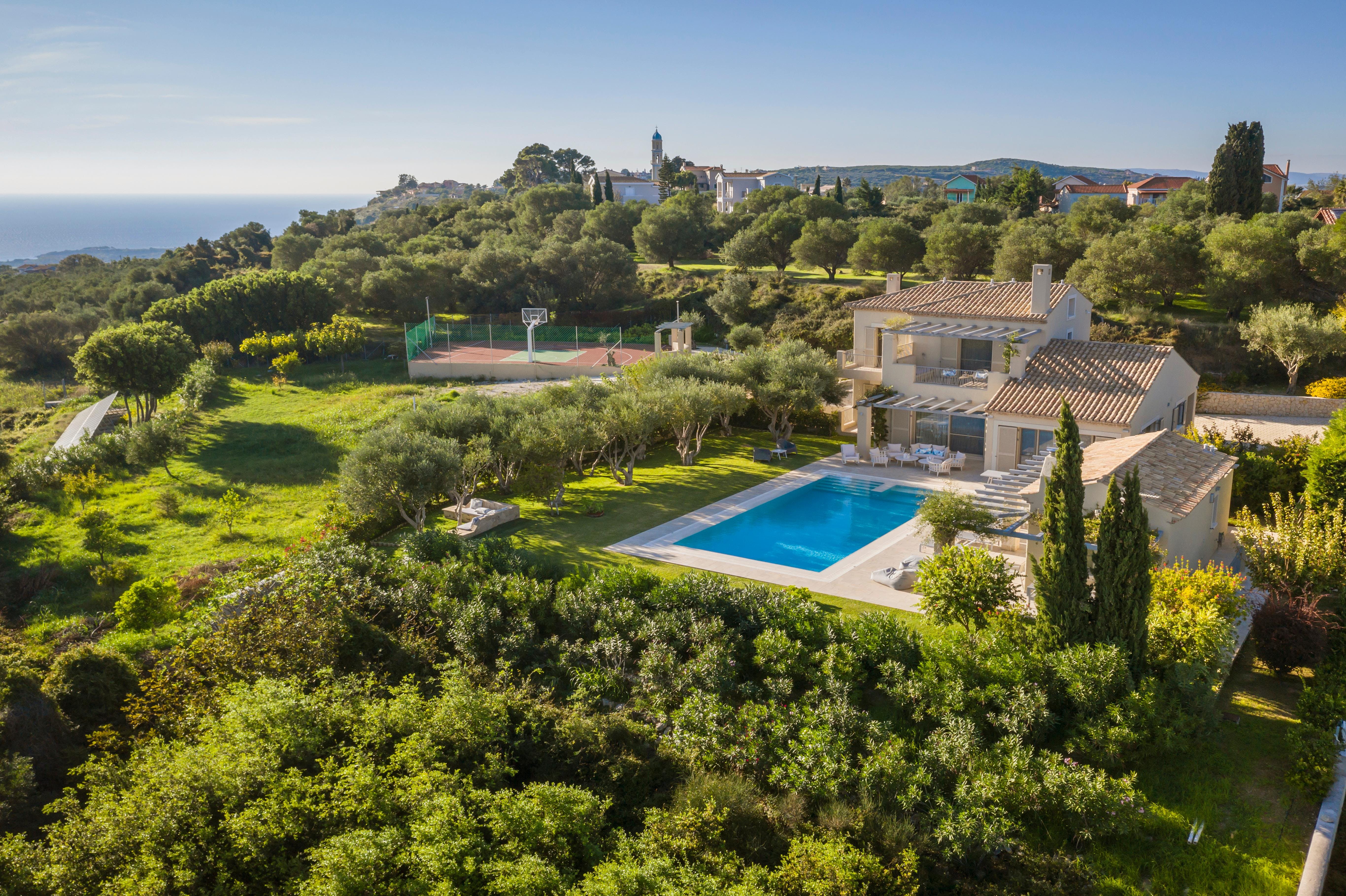 Villa Mandraki Livathos: Luxury 4-Bedroom Apartment with Private Pool and Seaview, Livathos