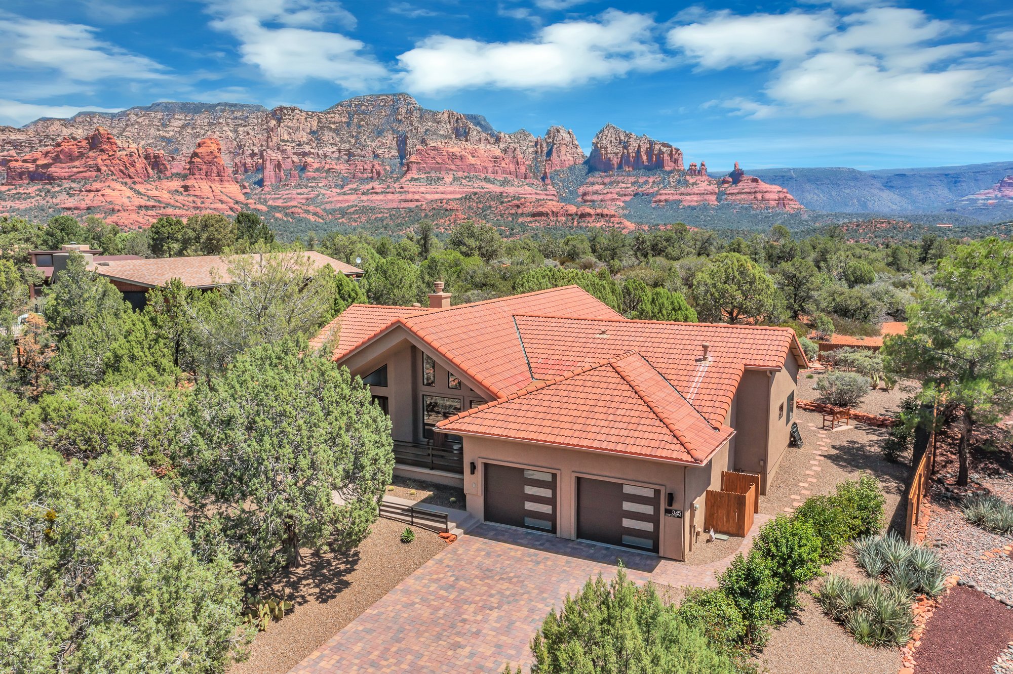 Villa Levante Fay Canyon Sedona: Luxury 3-Bedroom Villa with Hot Tub and Tennis Court, Sedona