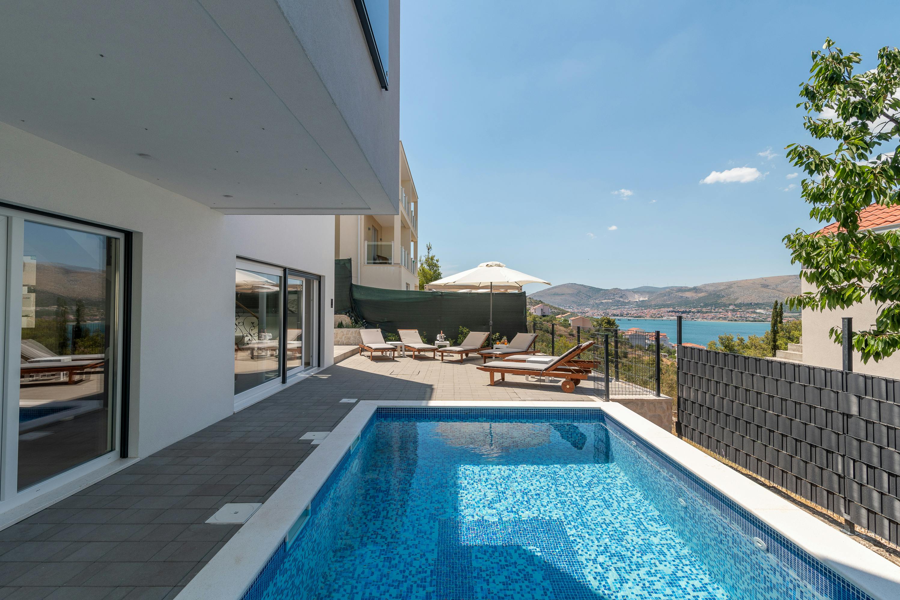 Kuća Safran Katalinić Split: Luxury 4-Bedroom Villa with Sea Views and Pool, Split