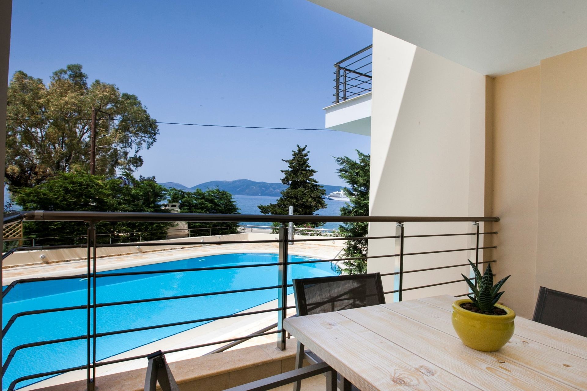 Villa Mavrata Sami: Charming 2-Bedroom Apartment with Seaview and Pool, Sami Kefallonia