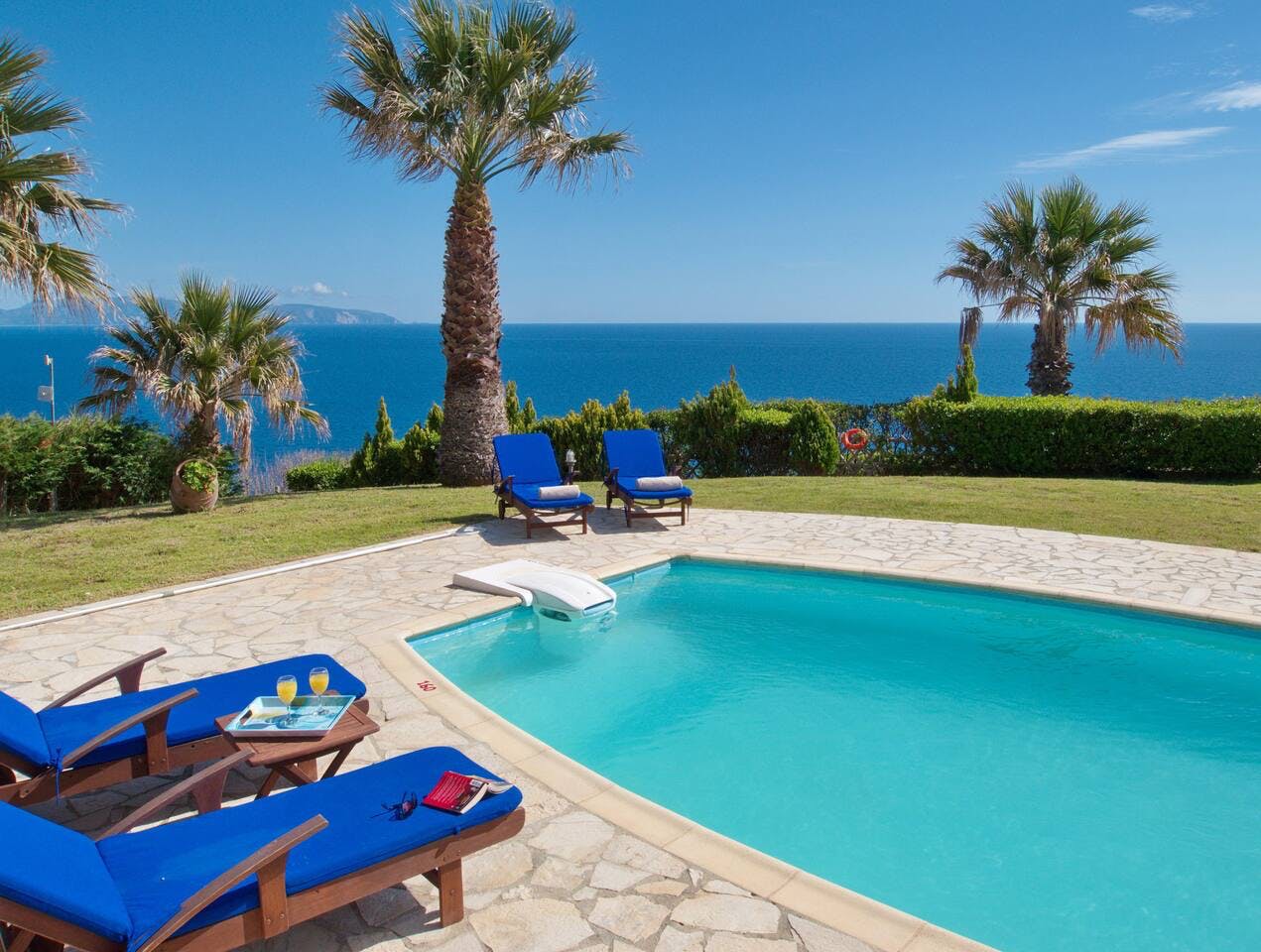Villa Melissia Livathos: Stylish 3-Bedroom Apartment with Pool and Sea Views, Livathos