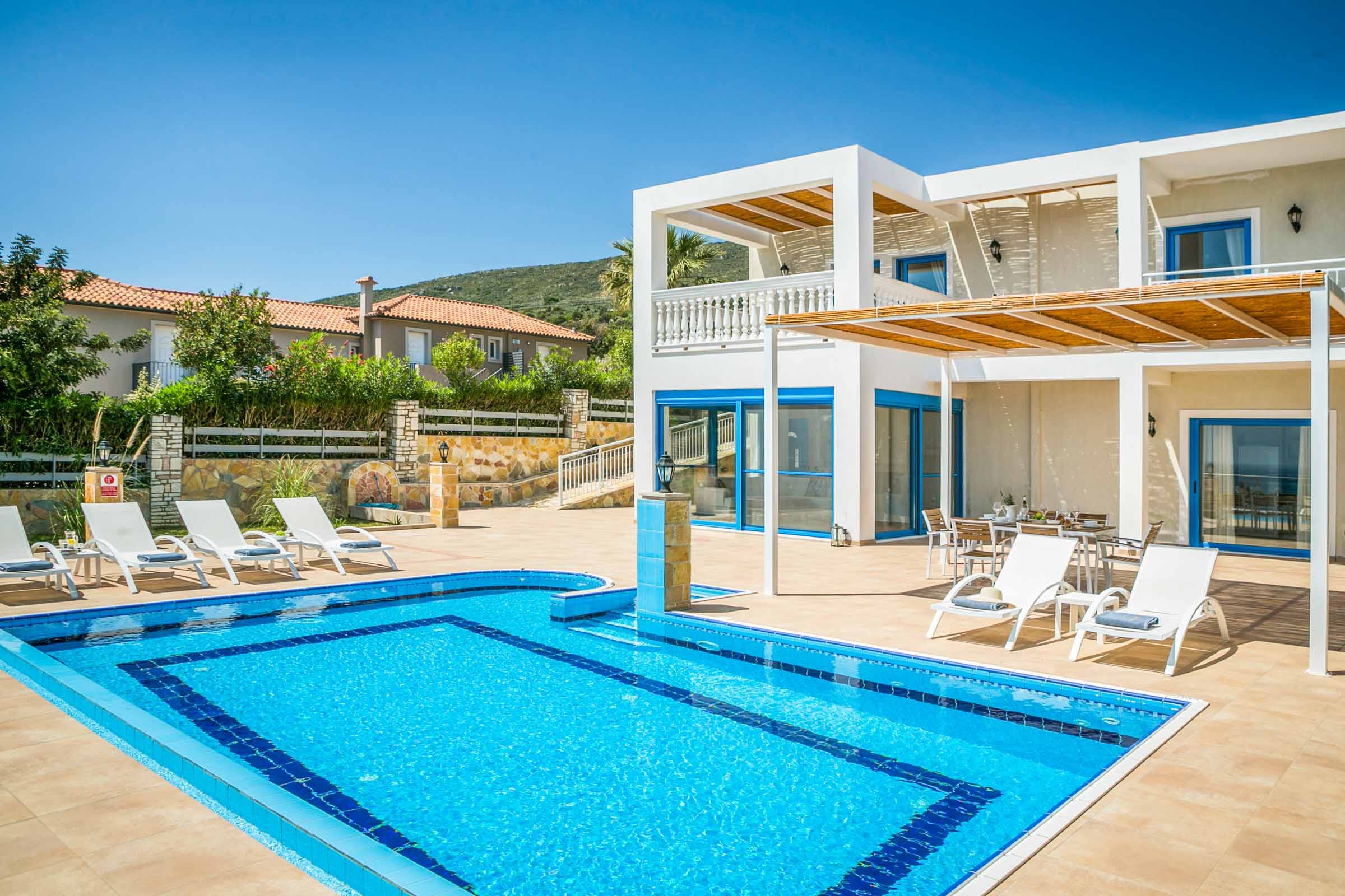 Villa Melissos Livathos: Spacious 3-Bedroom Apartment with Private Pool and Sea Views in Livathos