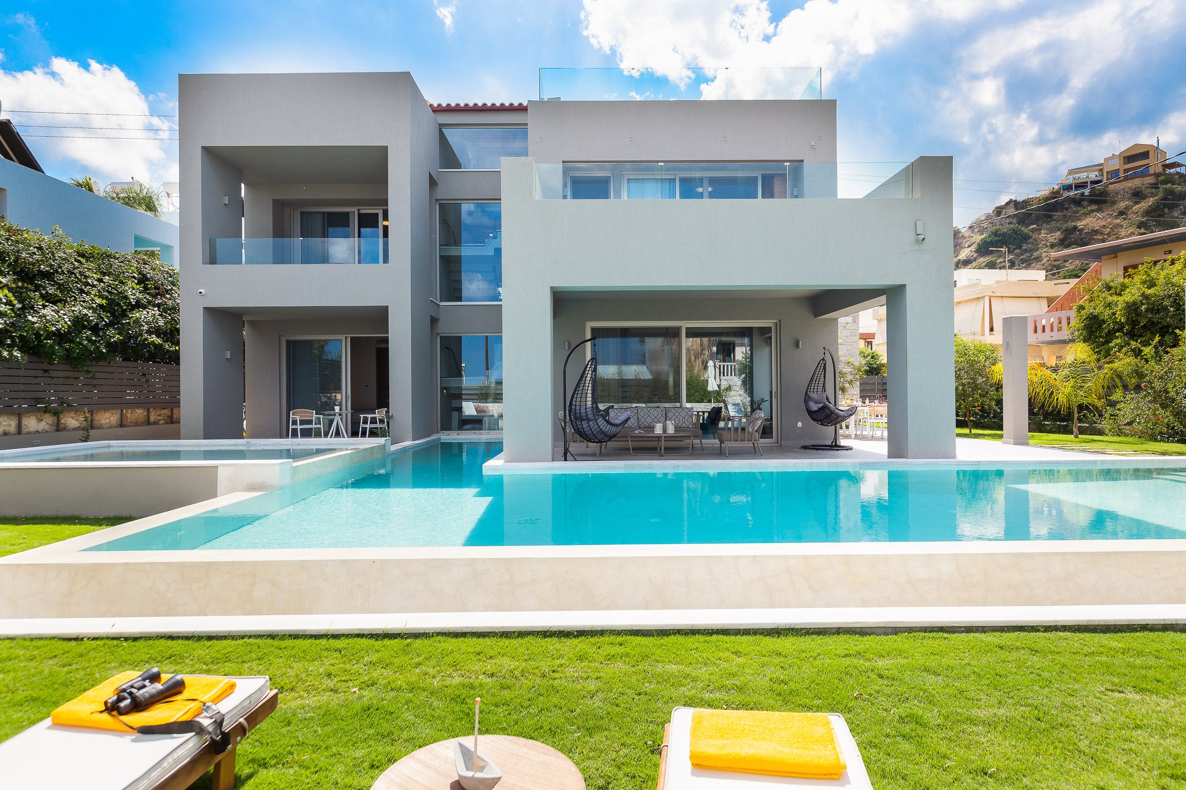 Villa Ostria Lounda Agia Marina: Luxury 4-Bedroom Apartment with Stunning Seaviews, Agia Marina