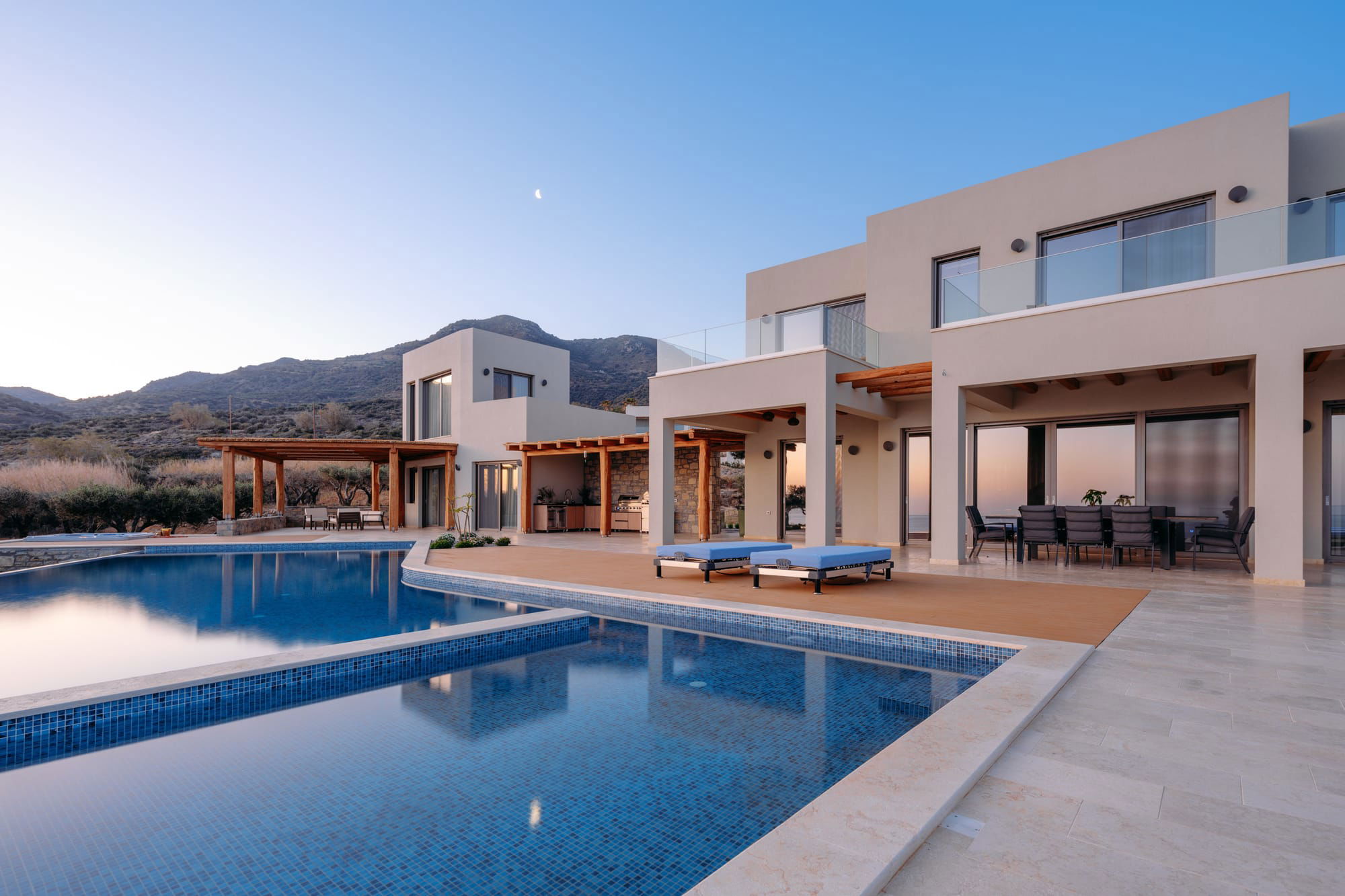 Villa Kyanos Voulisma Agios Nikolaos Town: Spacious 5-Bedroom Villa with Infinity Pool in Crete, Agios Nikolaos Town