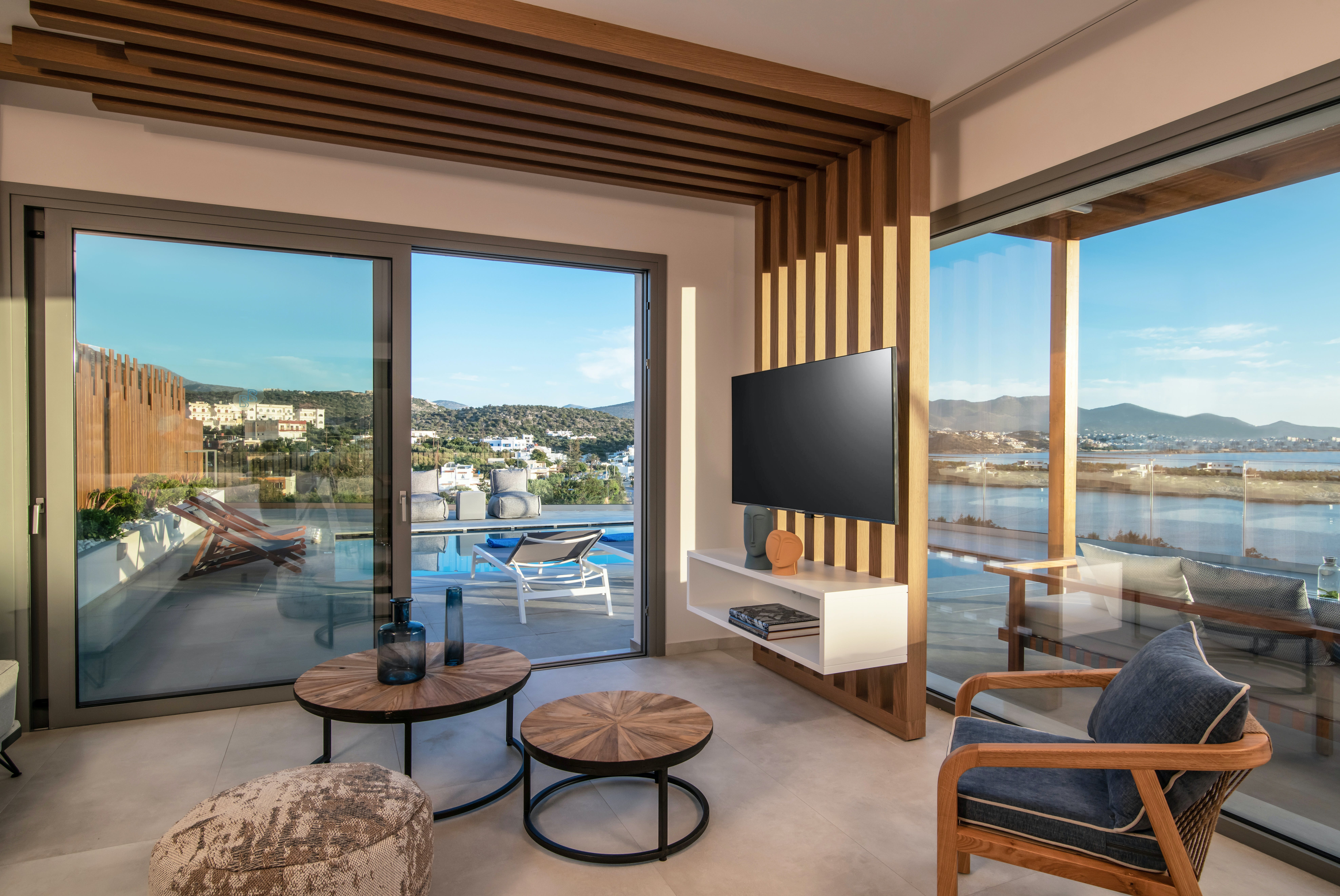 Villa Lysias Kitrovolos Agios Nikolaos Town: Spacious 8-Bedroom Apartment with Seaviews and Pool, Agios Nikolaos