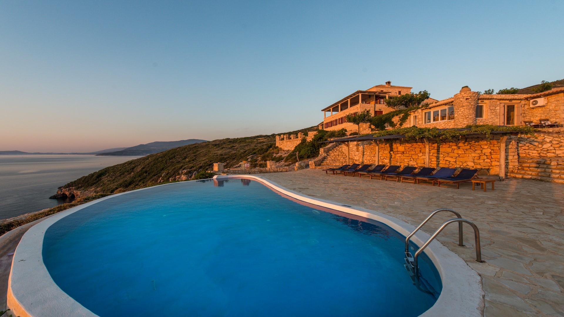 Villa Lysias Sarakina Agios Nikolaos: Spacious 4-Bedroom Luxury Apartment with Infinity Pool, Zakynthos