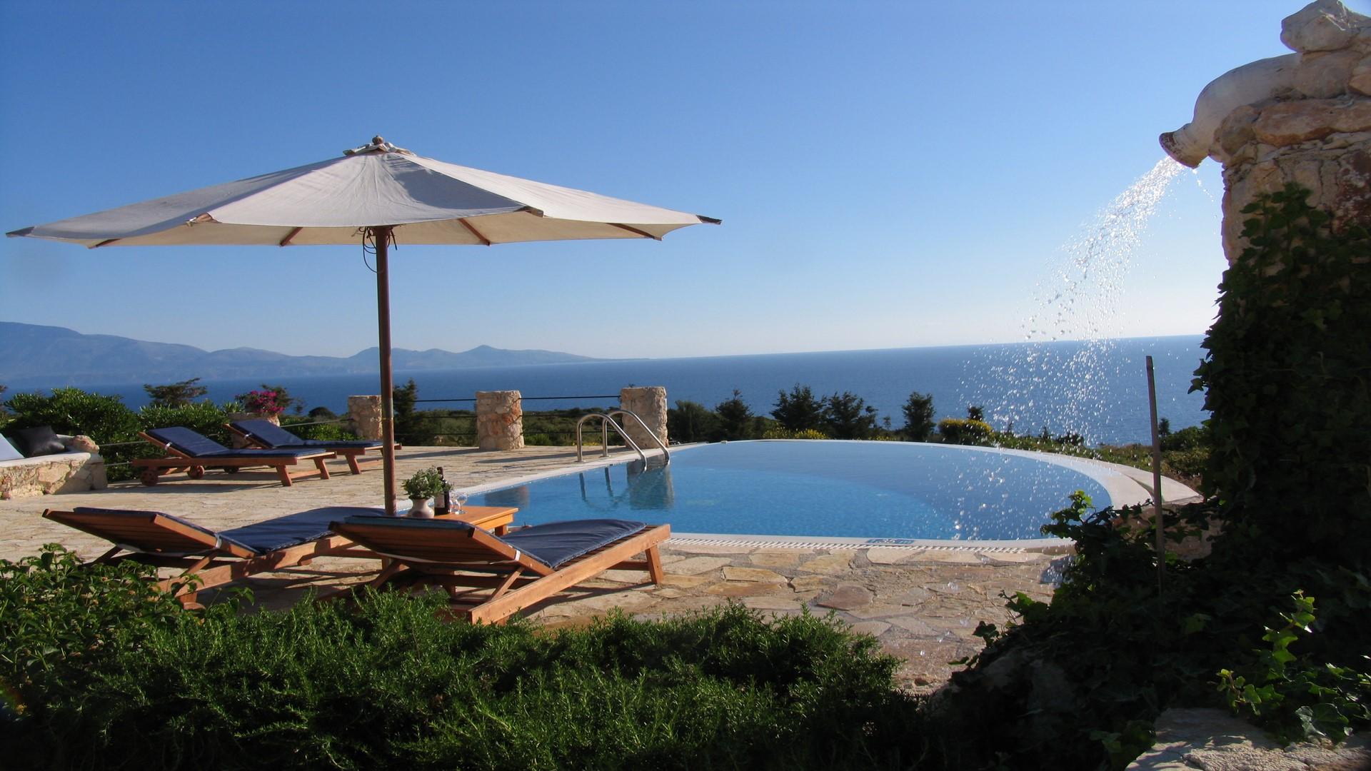 Villa Lefkos Plaka Agios Nikolaos: Luxurious 3-Bedroom Villa with Infinity Pool, Agios Nikolaos