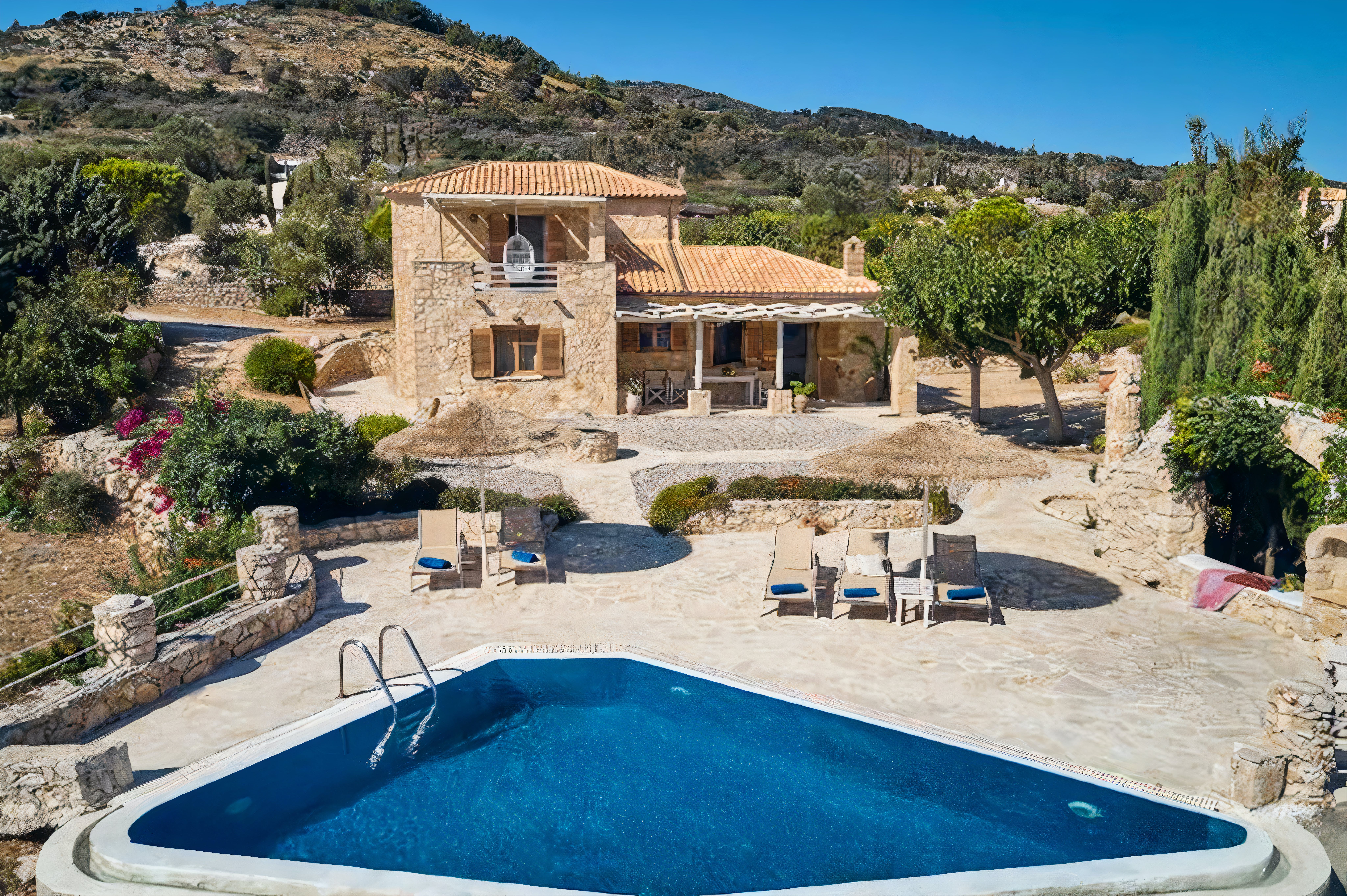 Villa Ostria Voulisma Agios Nikolaos: Chic 3-Bedroom Beachfront Apartment with Pool, Agios Nikolaos