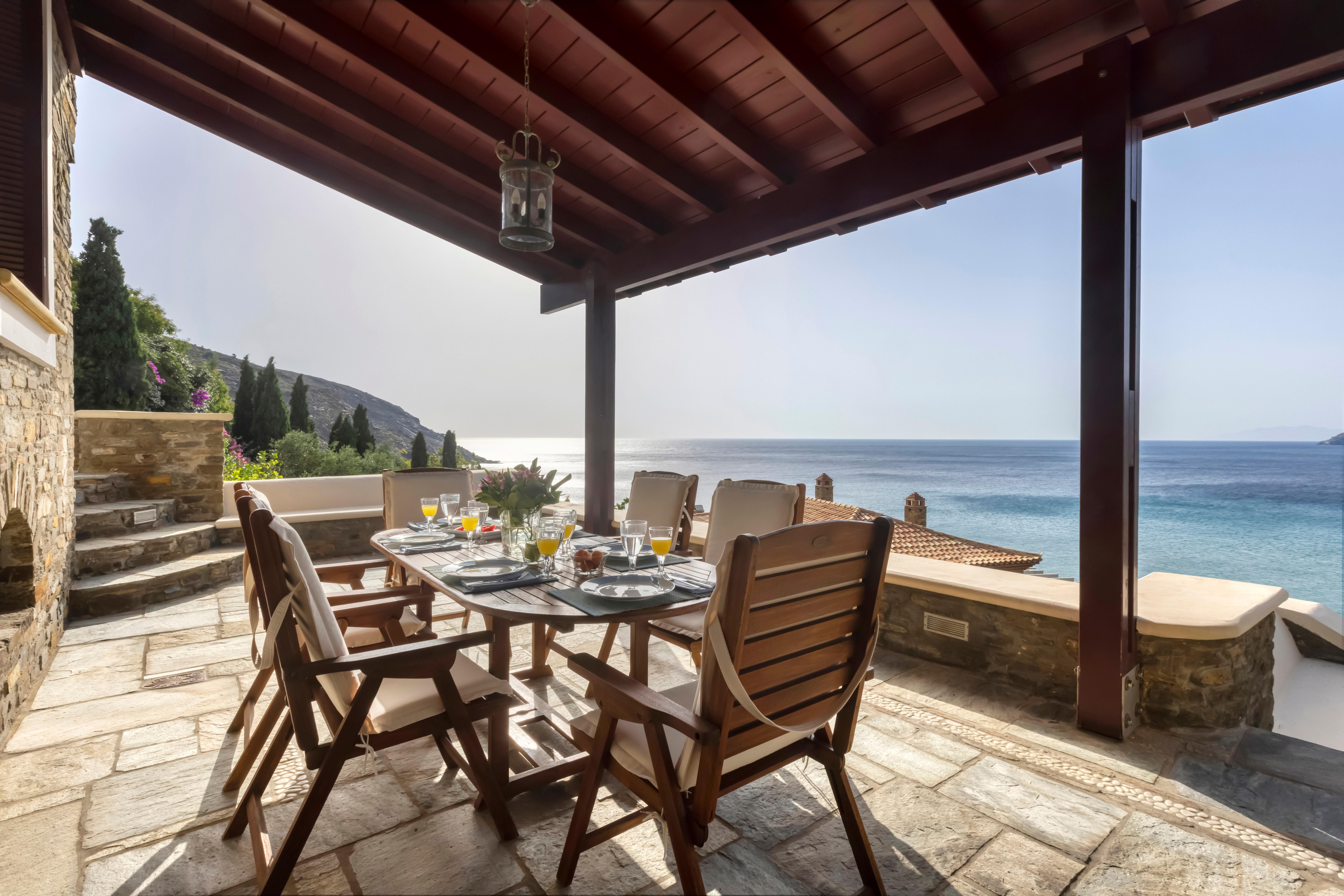 Villa Zephyros Apikia Andros: Luxury 5-Bedroom Villa with Sea Views, Andros