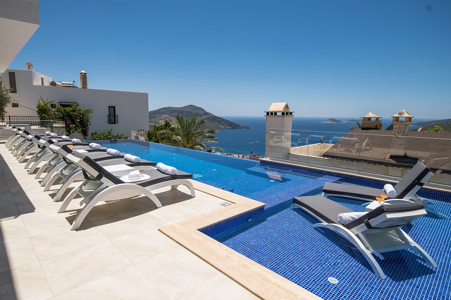 Villa Meltemi Antalya: 5-Bedroom Luxury Villa with Infinity Pool and Sea Views, Antalya