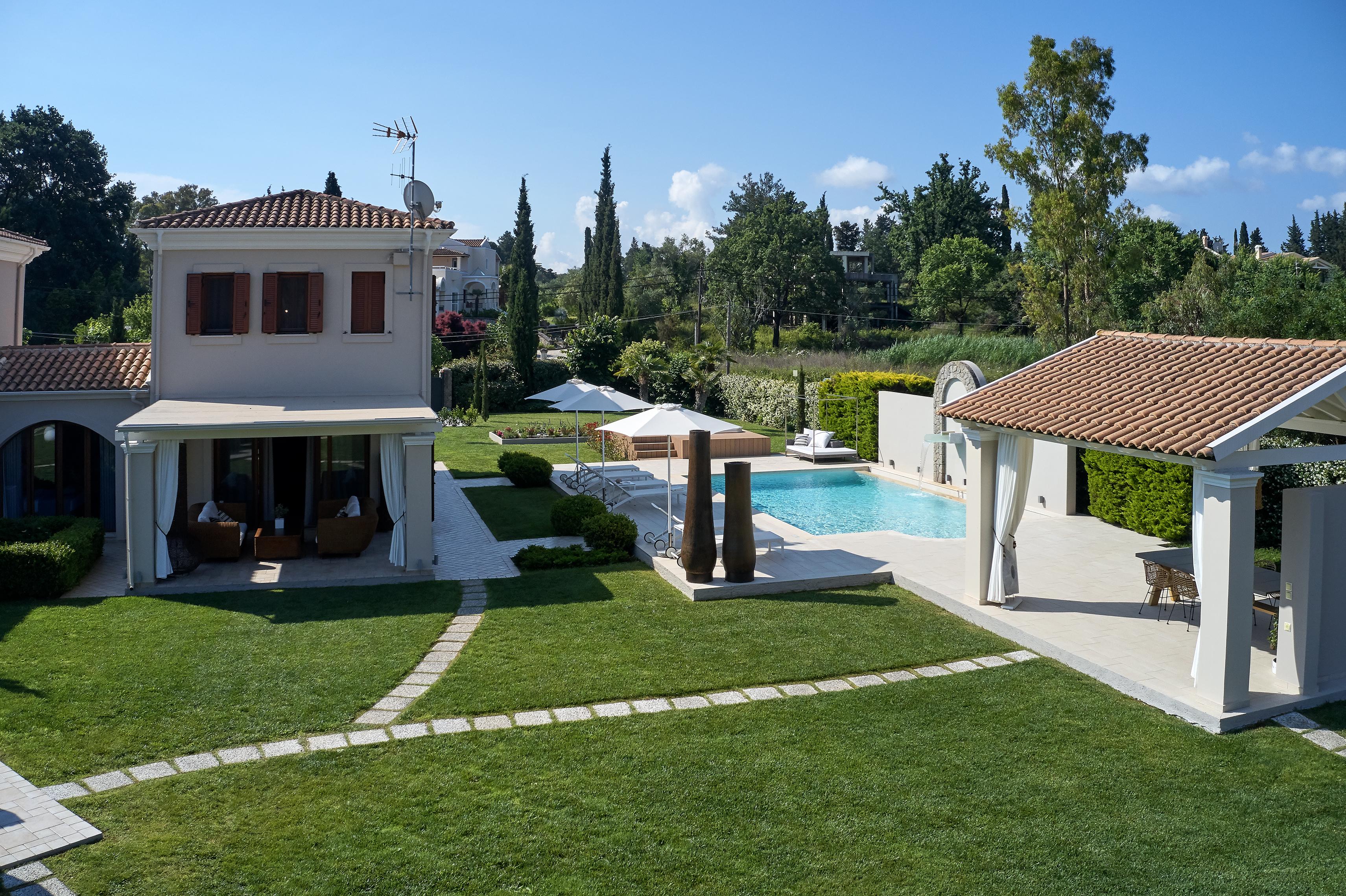Villa Lysias Ropa Barbati: Luxury 3-Bedroom Apartment with Seaview and Pool, Barbati