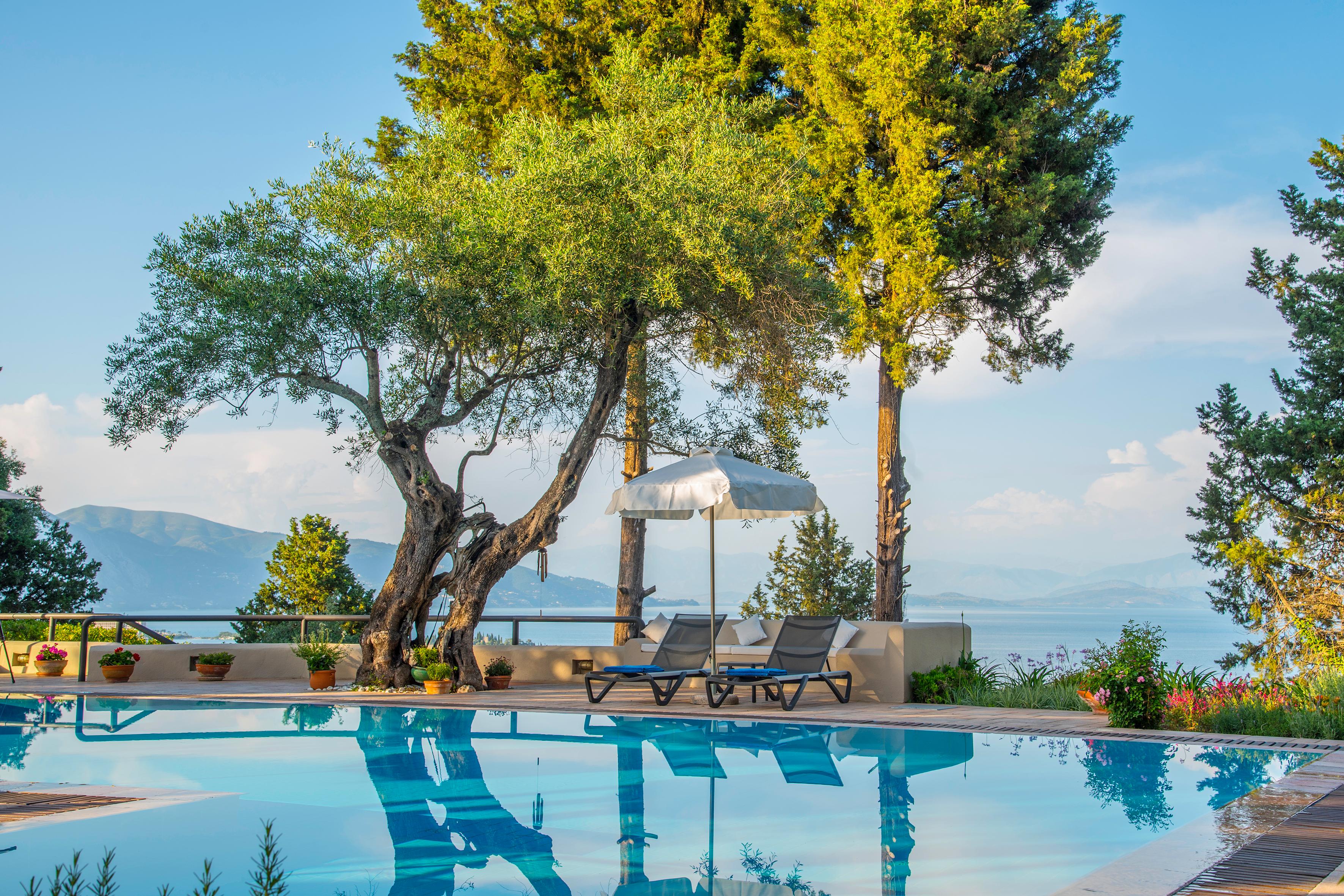 Villa Lefkos Agios Stefanos Corfu: Luxury 4-Bedroom Apartment with Seaview and Pool, Corfu