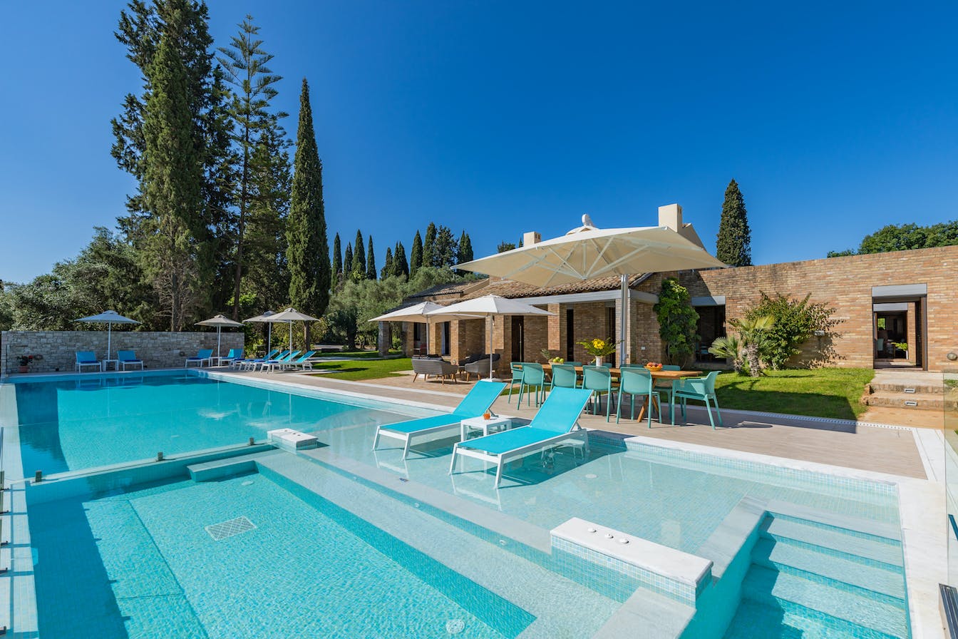 Villa Kyanos Kommeno Corfu: Luxury 4-Bedroom Apartment with Seaview and Pool, Corfu
